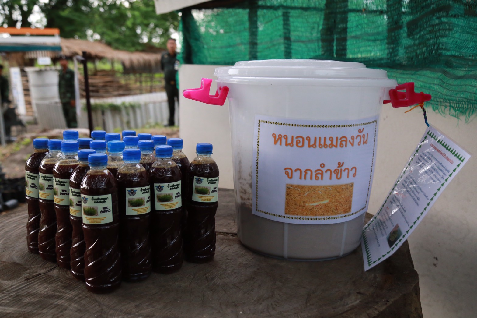 144 นายกสมาคมภริยาฯ นำคณะกรรมการสมาคมภริยาฯ เยี่ยมโครงการตามแนวพระราชดำริ พื้นที่การเรียนรู้เศรษฐกิจพอเพียง ของศูนย์อำนวยการสร้างอาวุธ จังหวัดลพบุรี