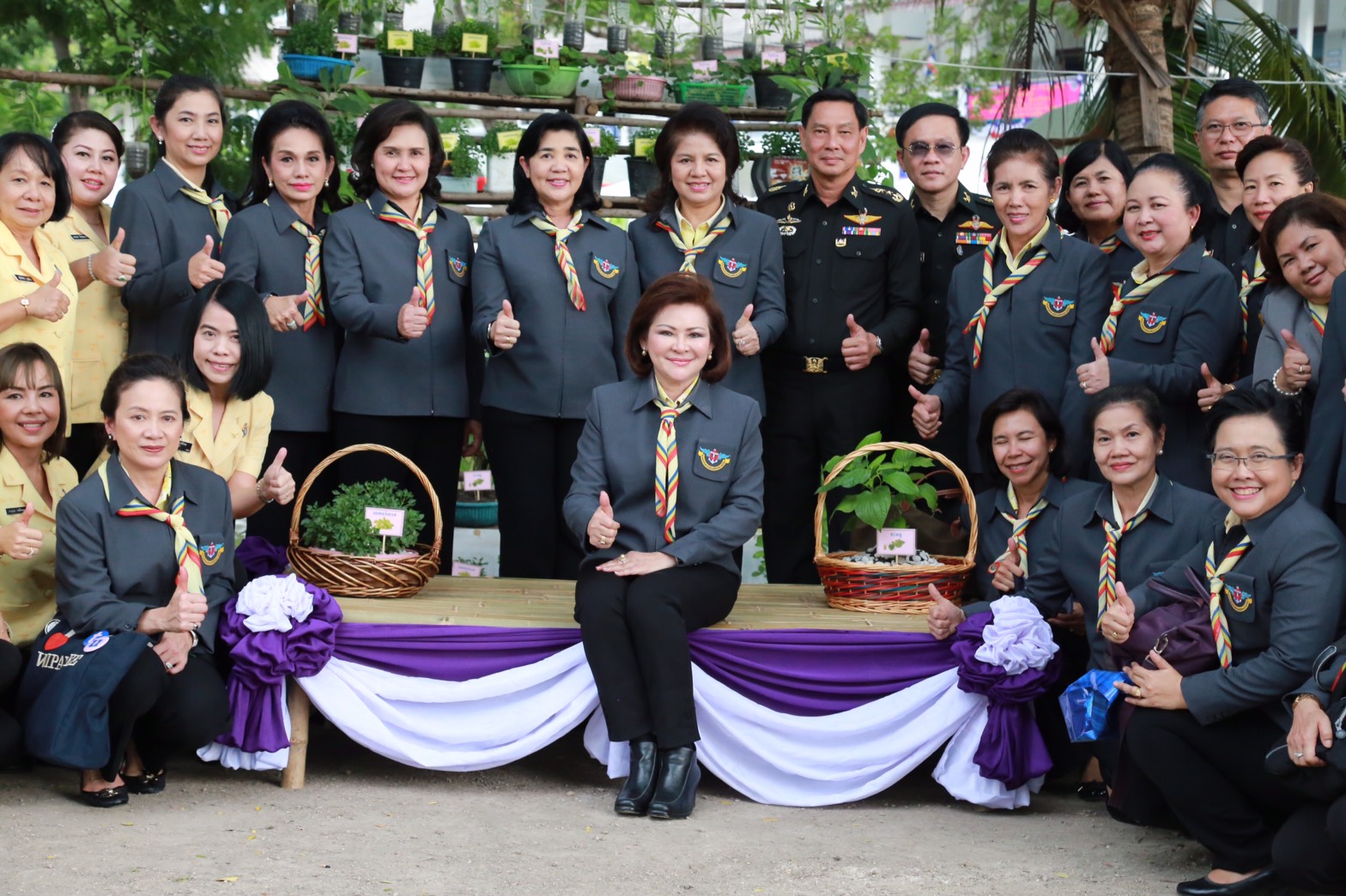 144 นายกสมาคมภริยาฯ นำคณะกรรมการสมาคมภริยาฯ เยี่ยมโครงการตามแนวพระราชดำริ พื้นที่การเรียนรู้เศรษฐกิจพอเพียง ของศูนย์อำนวยการสร้างอาวุธ จังหวัดลพบุรี