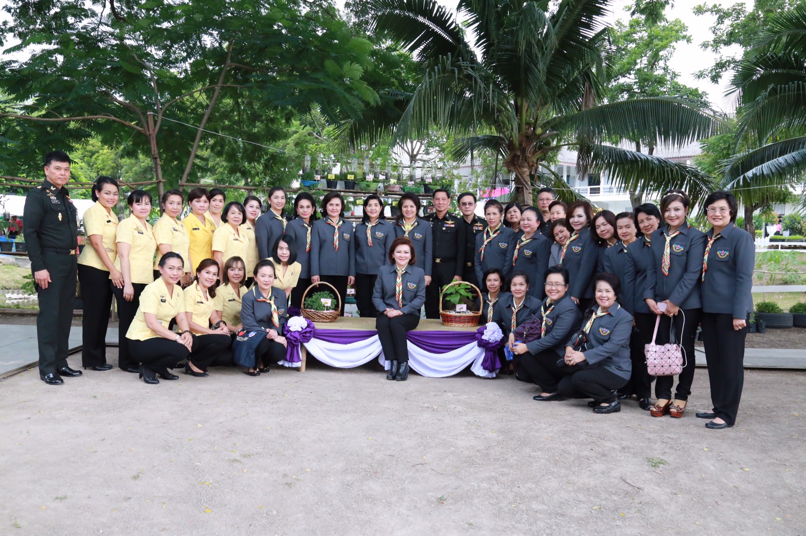 144 นายกสมาคมภริยาฯ นำคณะกรรมการสมาคมภริยาฯ เยี่ยมโครงการตามแนวพระราชดำริ พื้นที่การเรียนรู้เศรษฐกิจพอเพียง ของศูนย์อำนวยการสร้างอาวุธ จังหวัดลพบุรี