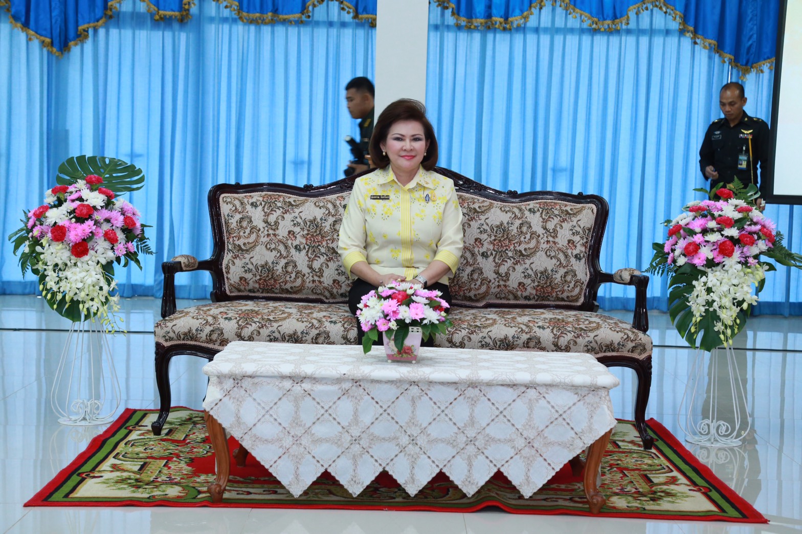 145 นายกสมาคมภริยาฯ นำคณะกรรมการสมาคมภริยาฯ เยี่ยมและทำกิจกรรมร่วมกับครอบครัวกำลังพล ตามโครงการครอบครัวอบอุ่นใจ สายใยกำลังพลรักษ์สุขภาพดีมีความสุข ของ ศูนย์อำนวยการสร้างอาวุธ จังหวัดลพบุรี