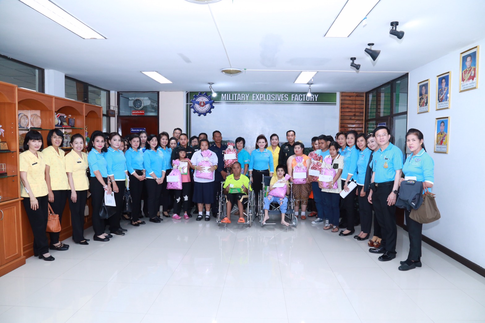 148 นายกสมาคมภริยาฯ นำคณะกรรมการสมาคมภริยาฯ เข้าเยี่ยมโครงการ "สานรัก สานฝัน รางวัลแด่น้อง" ของ โรงงานวัตถุระเบิดทหาร จังหวัดนครสวรรค์