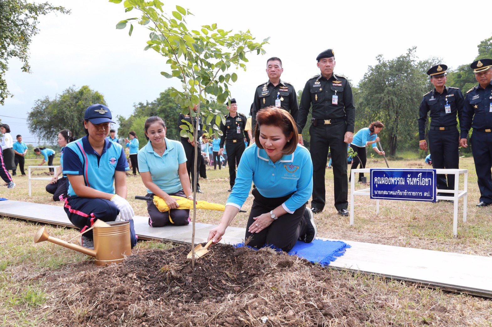 149 นายกสมาคมภริยาฯ นำคณะกรรมการสมาคมภริยาฯ ร่วมปลูกป่าเฉลิมพระเกียรติ สมเด็จพระนางเจ้าฯ พระบรมราชินีนาถ ภายในพื้นที่ป่าของโรงงานวัตถุระเบิดทหาร จังหวัดนครสวรรค์