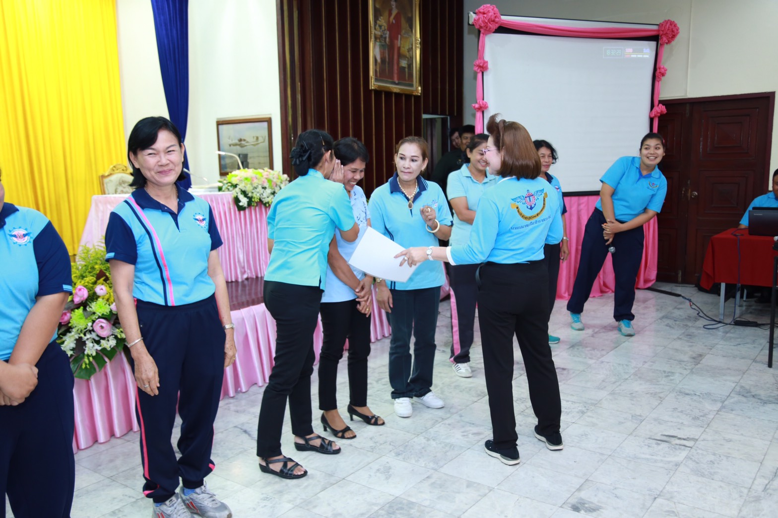 150 นายกสมาคมภริยาฯ นำคณะกรรมการสมาคมภริยาฯ เยี่ยมและทำกิจกรรมร่วมกับครอบครัวกำลังพล ตามโครงการ "ครอบครัวอบอุ่นใจ สายใยกำลังพล รักษ์สุขภาพดีมีความสุข" ที่โรงงานวัตถุระเบิดทหาร จังหวัดนครสวรรค์