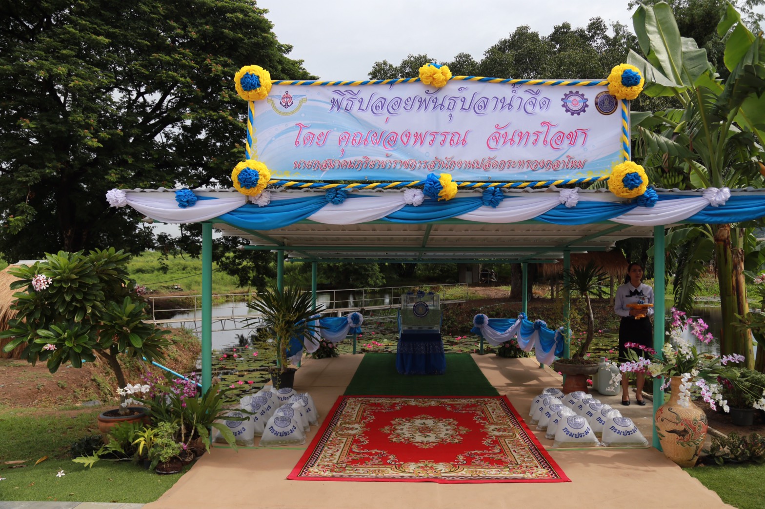151 นายกสมาคมภริยาฯ นำคณะกรรมการสมาคมภริยาฯ เข้าเยี่ยมชมศูนย์การเรียนรู้เศรษฐกิจพอเพียงเฉลิมพระเกียรติ โรงงานวัตถุระเบิดทหาร จังหวัดนครสวรรค์