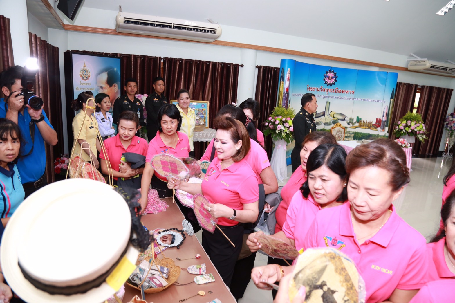 153 นายกสมาคมภริยาฯ นำคณะกรรมการสมาคมภริยาฯ ตรวจเยี่ยมศูนย์ส่งเสริมความรู้สู่อนาคต โรงงานวัตถุระเบิดทหาร จังหวัดนครสวรรค์