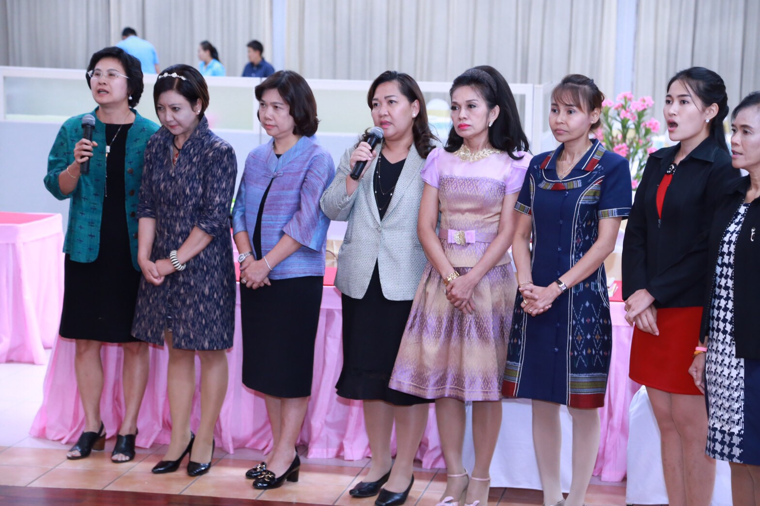 154 สมาคมภริยาฯ ร่วมกับสถาบันกันตะบุตร ได้จัดอบรมบุคลิกภาพและการพูด "หลักสูตรการพูดในที่ชุมชนสำหรับผู้บริหาร" ให้กับสมาชิกสมาคมภริยาฯ (คณะกรรมการและสมาชิกข้าราชการในสังกัด สป.รุ่นที่ 1) ณ ห้องเอนกประสงค์ กรมการอุตสาหกรรมทหาร