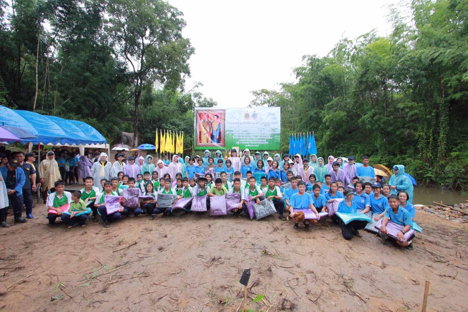 157 นายกสมาคมภริยาฯ เป็นประธานมอบฝายชะลอน้ำ ณ.อุทยานแห่งชาติดอยเวียงผา(ปางปอย) ต.แม่คะ อ.ฝาง จ.เชียงใหม่