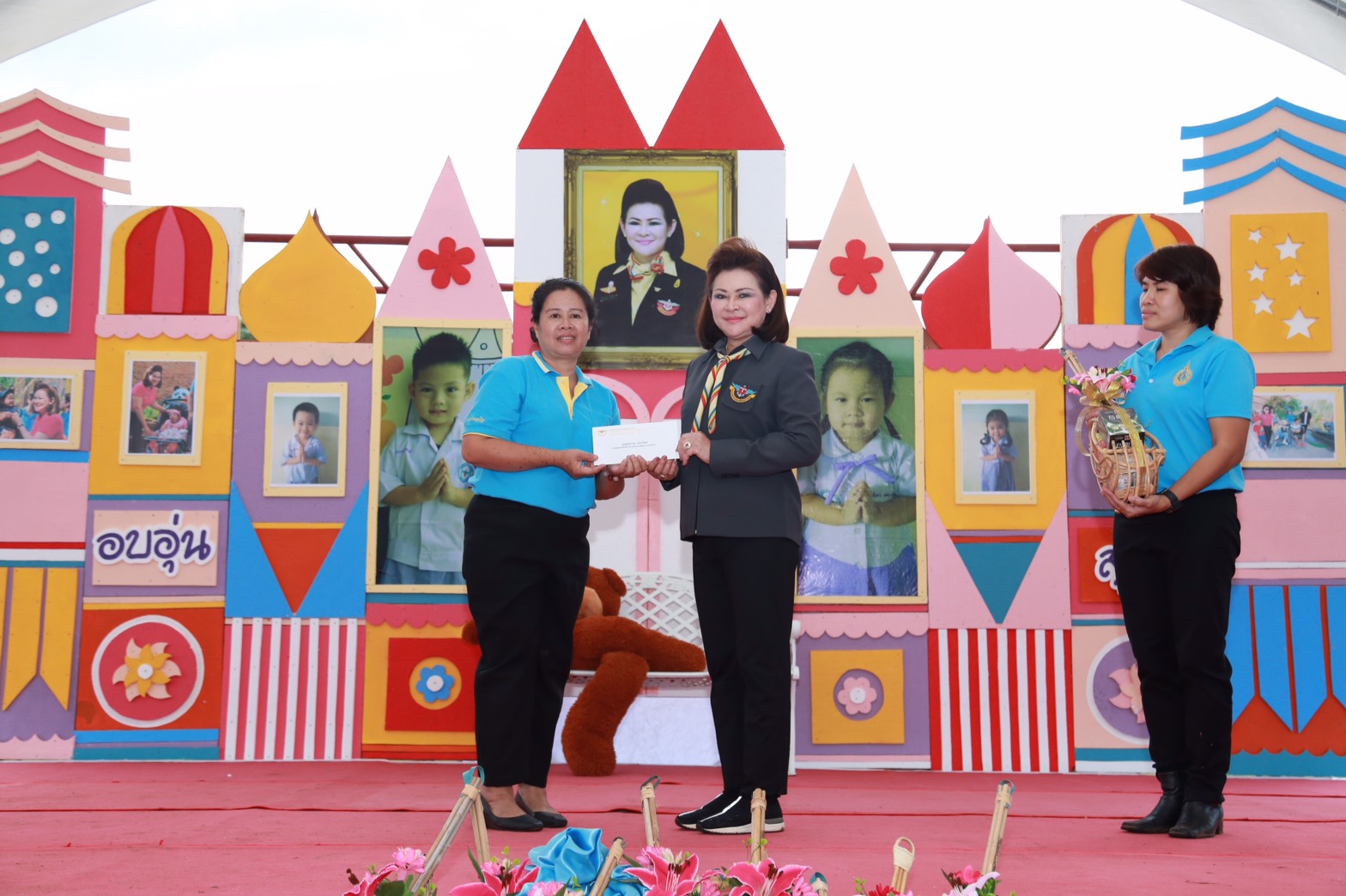 161 นายกสมาคมภริยาฯ นำคณะกรรมการสมาคมภริยาฯ พบปะครอบครัวกำลังพล ตามโครงการครอบครัวอบอุ่นใจ สายใยกำลังพล รักษ์สุขภาพดีมีความสุข ที่ศูนย์พัฒนาปิโตรเลียมภาคเหนือ
