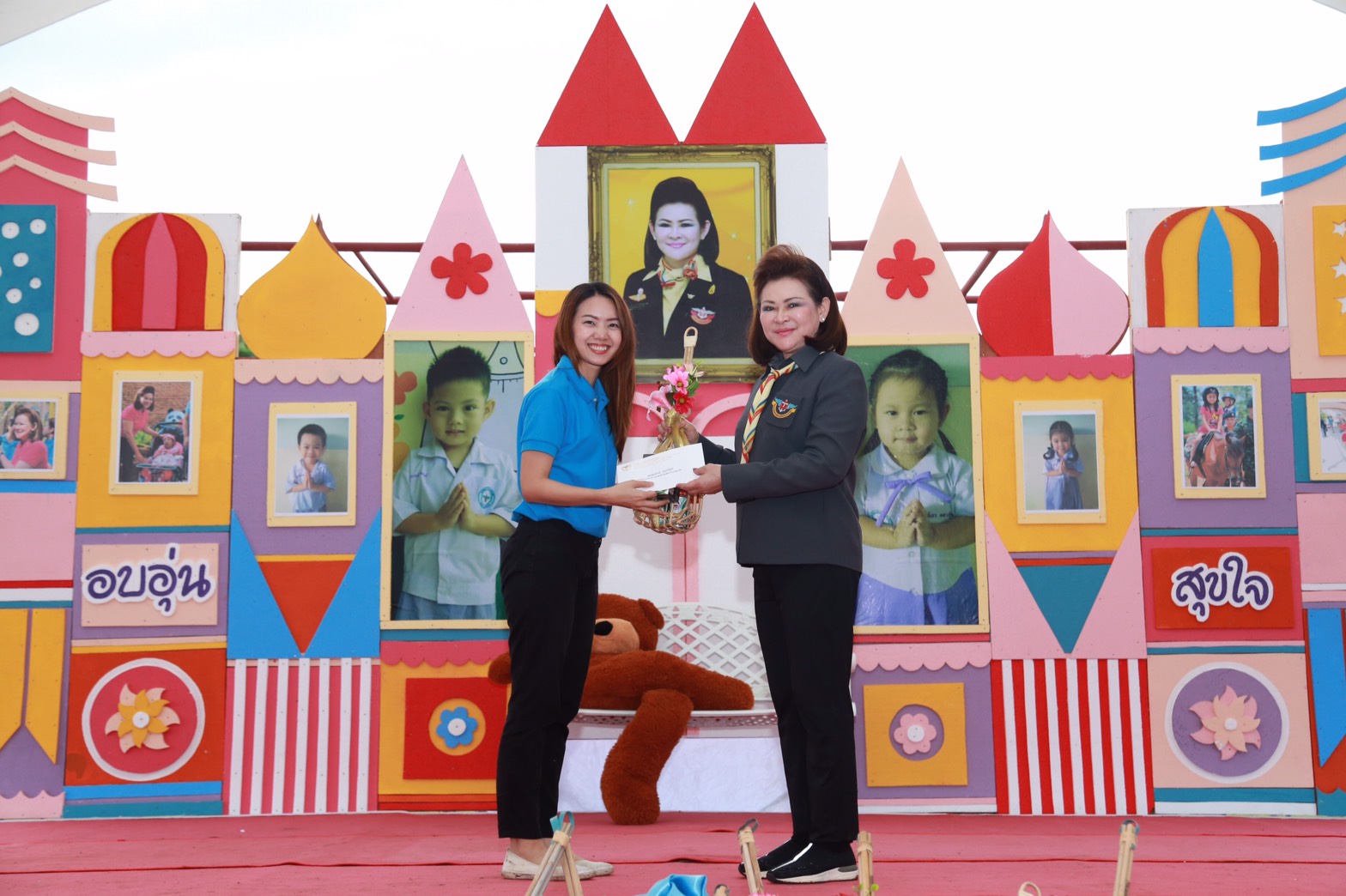 161 นายกสมาคมภริยาฯ นำคณะกรรมการสมาคมภริยาฯ พบปะครอบครัวกำลังพล ตามโครงการครอบครัวอบอุ่นใจ สายใยกำลังพล รักษ์สุขภาพดีมีความสุข ที่ศูนย์พัฒนาปิโตรเลียมภาคเหนือ