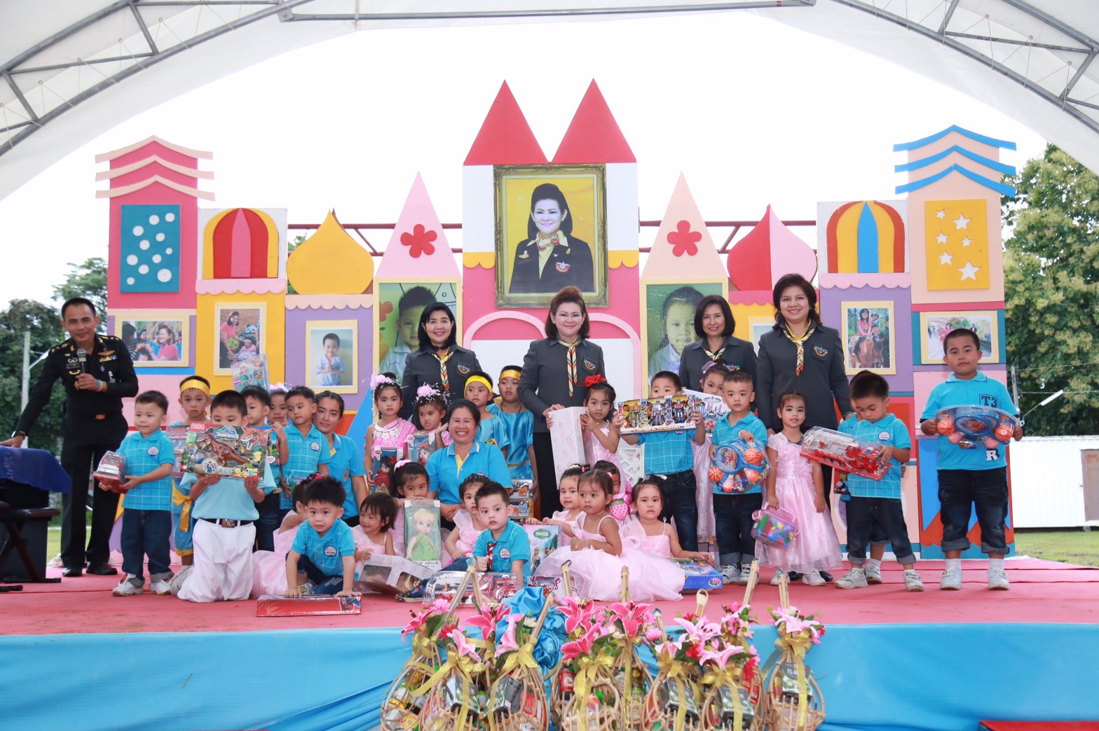 161 นายกสมาคมภริยาฯ นำคณะกรรมการสมาคมภริยาฯ พบปะครอบครัวกำลังพล ตามโครงการครอบครัวอบอุ่นใจ สายใยกำลังพล รักษ์สุขภาพดีมีความสุข ที่ศูนย์พัฒนาปิโตรเลียมภาคเหนือ
