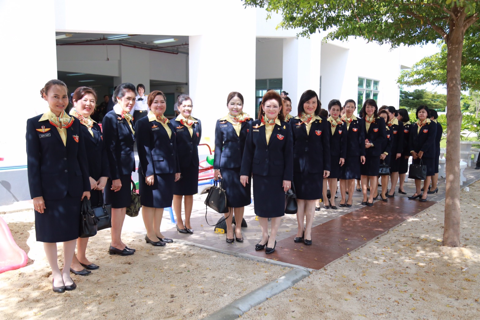 168 นายกสมาคมภริยาฯ เป็นประธาน เปิด "ศูนย์ส่งเสริมความรู้สู่อนาคต" ณ.อาคารนายทหารชั้นนายพล พื้นที่ศรีสมาน