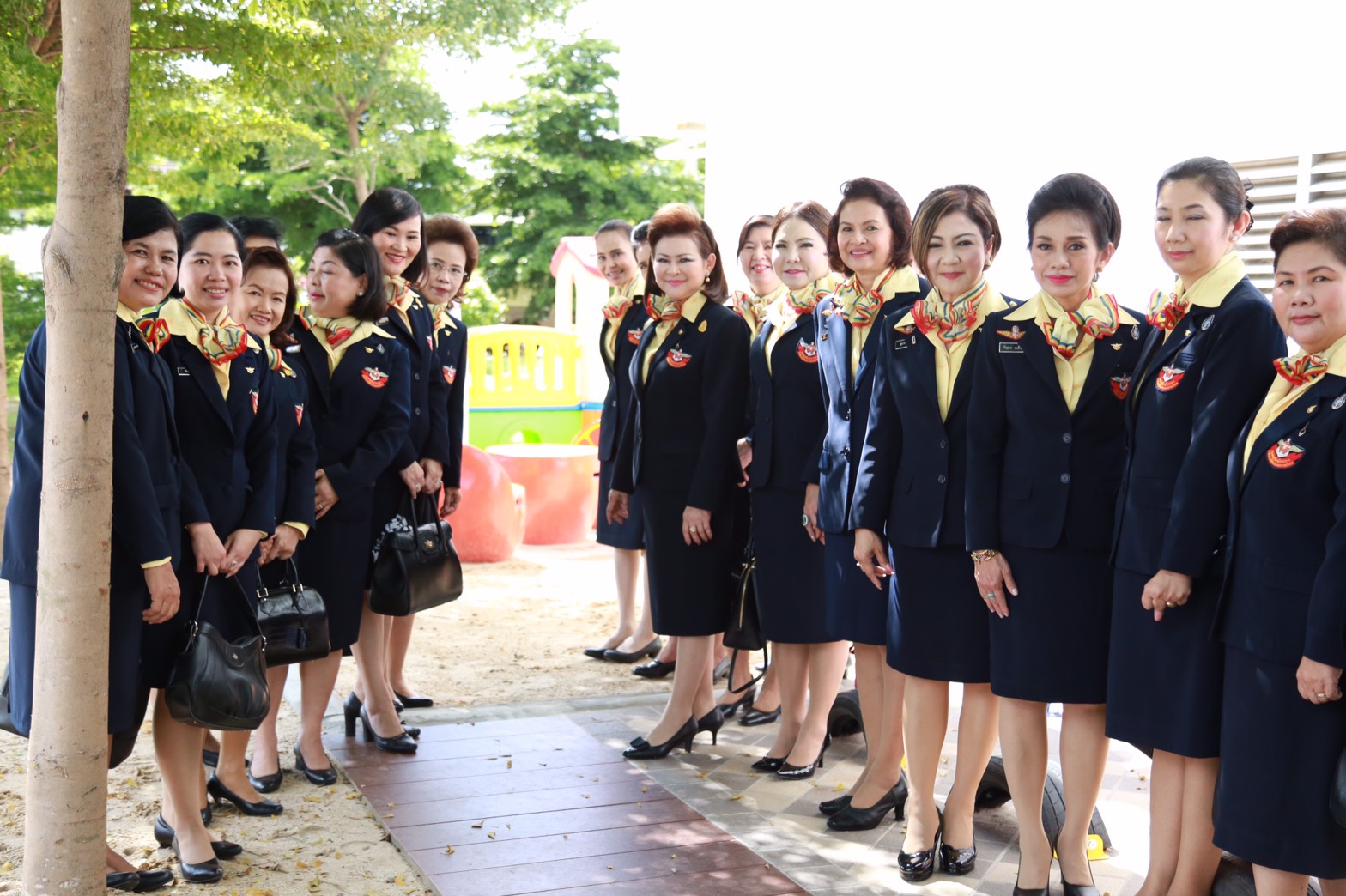 168 นายกสมาคมภริยาฯ เป็นประธาน เปิด "ศูนย์ส่งเสริมความรู้สู่อนาคต" ณ.อาคารนายทหารชั้นนายพล พื้นที่ศรีสมาน