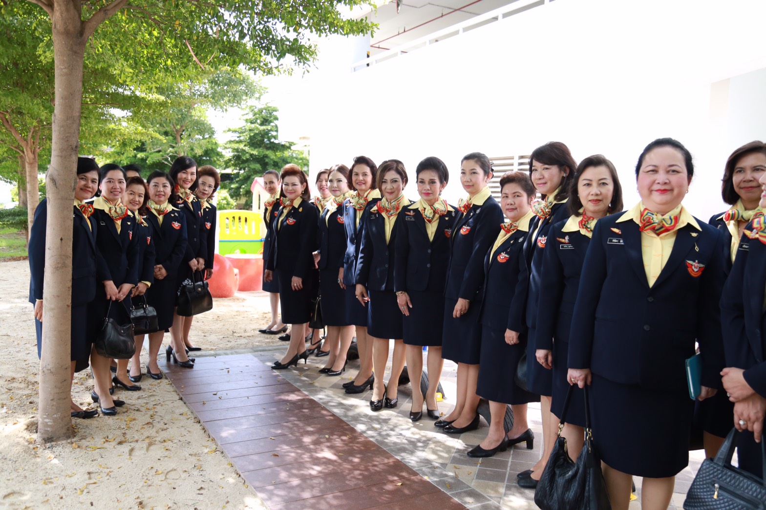 168 นายกสมาคมภริยาฯ เป็นประธาน เปิด "ศูนย์ส่งเสริมความรู้สู่อนาคต" ณ.อาคารนายทหารชั้นนายพล พื้นที่ศรีสมาน