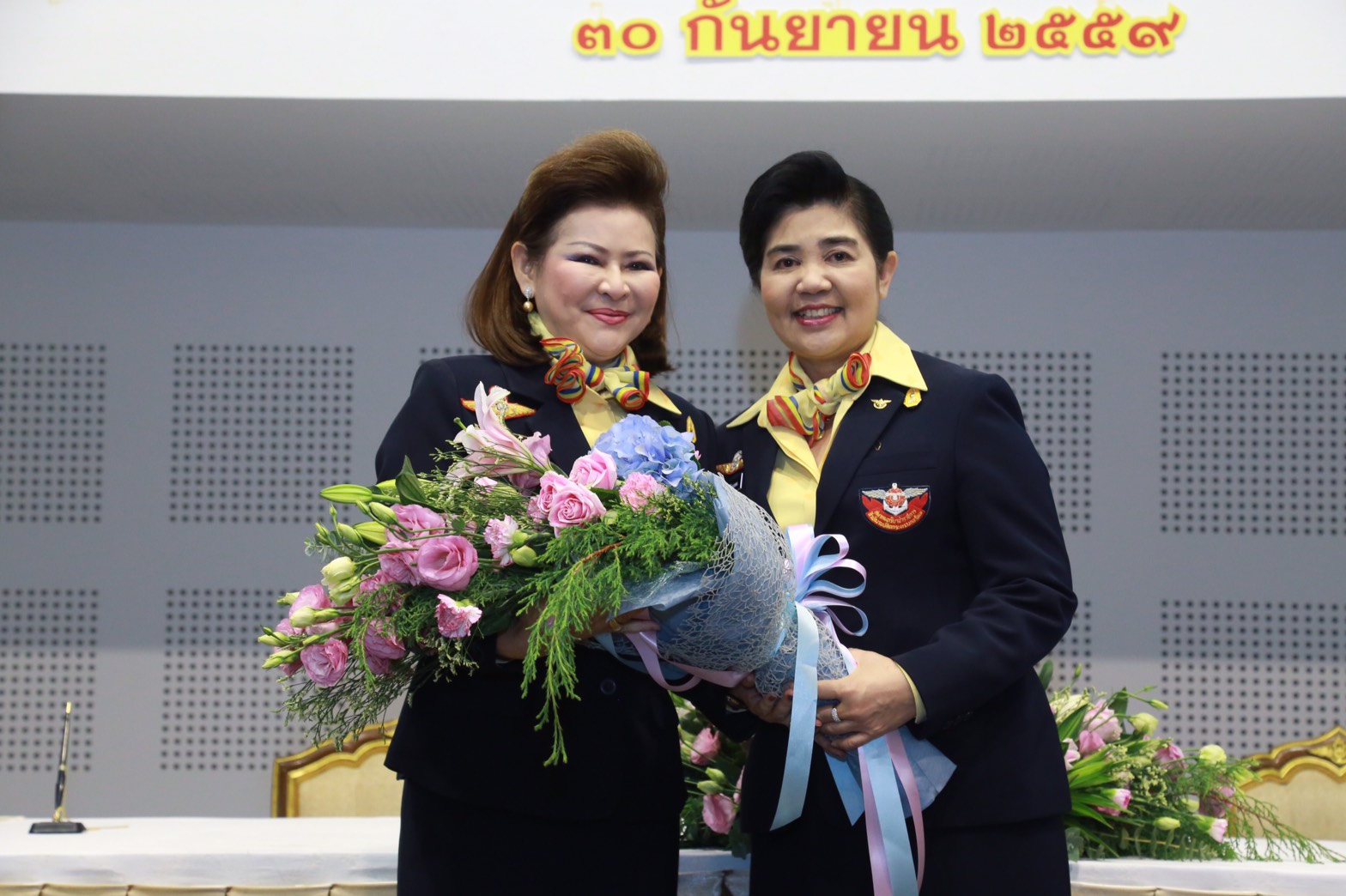 001 พิธีรับ-ส่งหน้าที่ นายกสมาคมภริยาฯ ณ.ห้องประชุมชั้น๖ อาคารสำนักงานปลัดกระทรวงกลาโหม(พื้นที่ศรีสมาน)