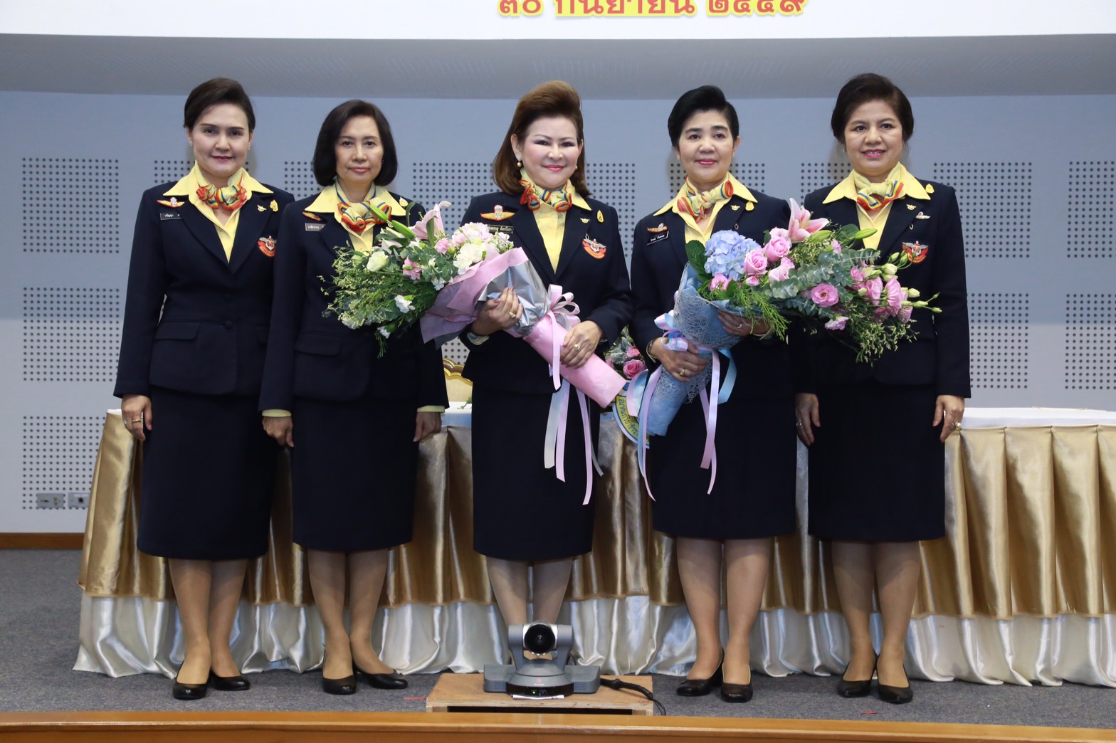 001 พิธีรับ-ส่งหน้าที่ นายกสมาคมภริยาฯ ณ.ห้องประชุมชั้น๖ อาคารสำนักงานปลัดกระทรวงกลาโหม(พื้นที่ศรีสมาน)