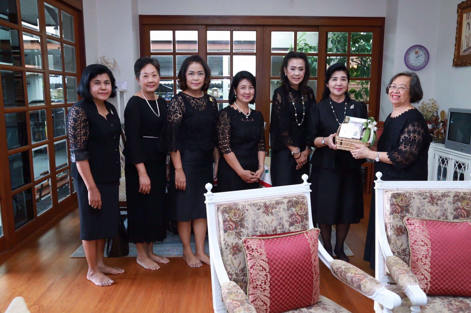 022 เมื่อวันที่ 4 มกราคม 2560 นายกสมาคมภริยาฯ, อุปนายกสมาคมฯ(3) พร้อมด้วยคณะกรรมการสมาคมฯ เข้าอำนวยพร และขอรับพรเนื่องในโอกาสวันขึ้นปีใหม่จาก คุณหญิงแสงเดือน ณ นคร ประธานมูลนิธิสงเคราะห์ครอบครัวทหารผ่านศึก หลังจากนั้นได้เข้าอำนวยพรและขอรับพรเนื่องในโอกาสวันขึ้นปีใหม่จากคุณหญิงอรพรรณ ศศิประภา อดีตนายกสมาคมภริยาข้าราชการสำนักงานปลัดกระทรวงกลาโหม