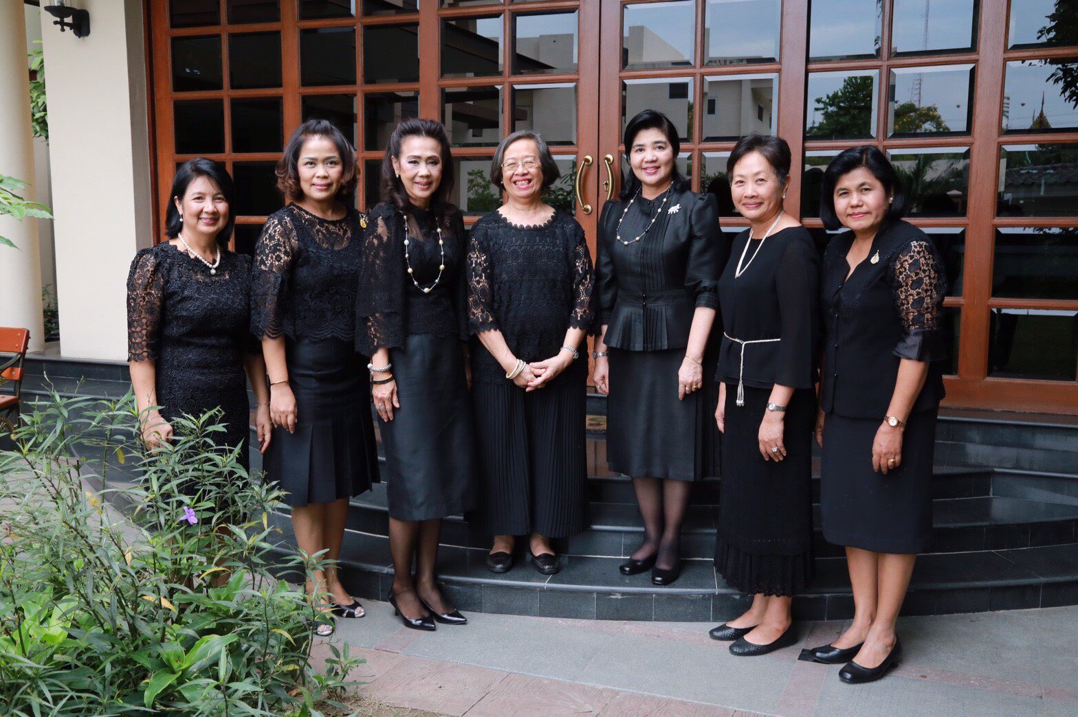 022 เมื่อวันที่ 4 มกราคม 2560 นายกสมาคมภริยาฯ, อุปนายกสมาคมฯ(3) พร้อมด้วยคณะกรรมการสมาคมฯ เข้าอำนวยพร และขอรับพรเนื่องในโอกาสวันขึ้นปีใหม่จาก คุณหญิงแสงเดือน ณ นคร ประธานมูลนิธิสงเคราะห์ครอบครัวทหารผ่านศึก หลังจากนั้นได้เข้าอำนวยพรและขอรับพรเนื่องในโอกาสวันขึ้นปีใหม่จากคุณหญิงอรพรรณ ศศิประภา อดีตนายกสมาคมภริยาข้าราชการสำนักงานปลัดกระทรวงกลาโหม