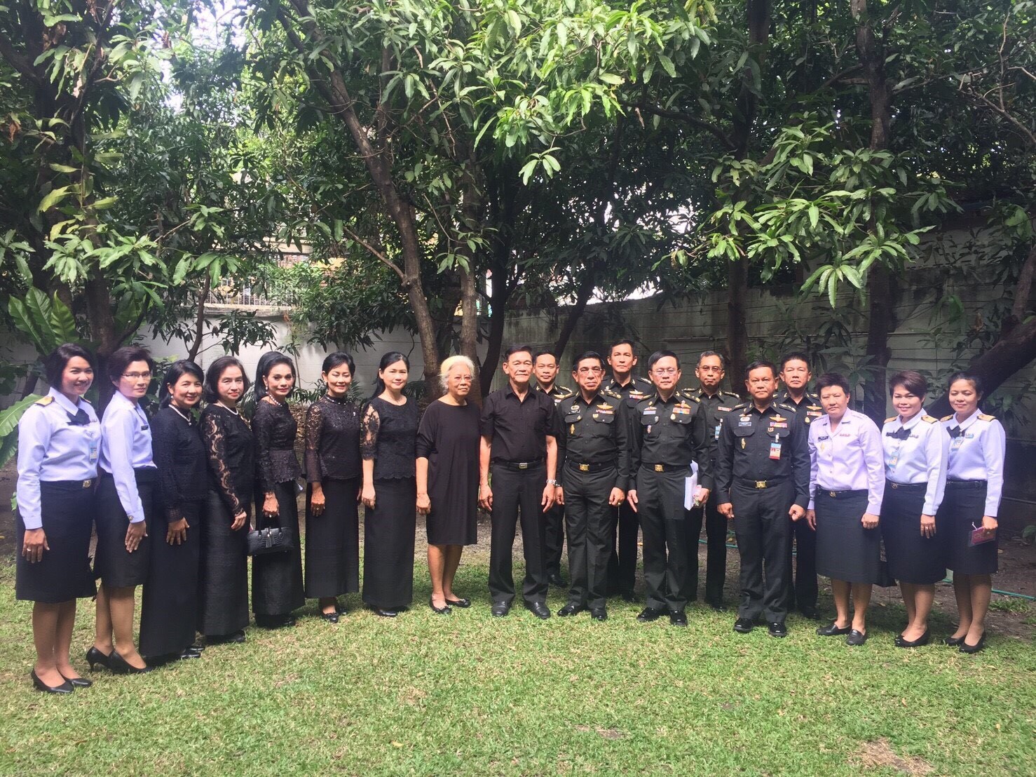 023 เมื่อวันที่ 4 มกราคม 2560 อุปนายกสมาคมภริยาฯ (2) พร้อมด้วยคณะกรรมการฯ ร่วมคณะ พล.อ.ชาตอุดม ติตถะสิริ รองปลัดกระทรวงกลาโหม เข้าอำนวยพรและขอรับพรเนื่องในโอกาสวันขึ้นปีใหม่ จาก พล.อ.ธวัช เกษร์อังกูร อดีตปลัดกระทรวงกลาโหมและคุณหญิงพวงทอง เกษร์อังกูร อดีตนายกสมาคมภริยาข้าราชการสำนักงานปลัดกระทรวงกลาโหม