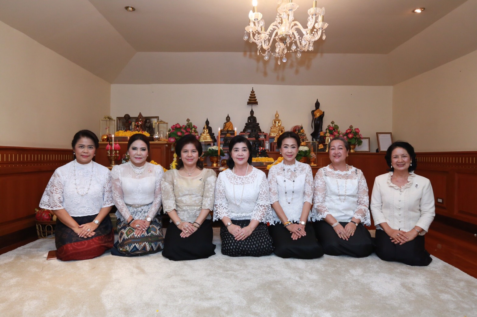 057 เมื่อวันที่ 10 เมษายน 2560 นายกสมาคมภริยาฯ เป็นประธานในพิธีทำบุญถวายเป็นพระราชกุศลแด่พระบาทสมเด็จพระปรมินทรมหาภูมิพลอดุลยเดช พิธีถวายน้ำสรงพระพุทธรูป ตลอดจนสิ่งศักดิ์สิทธิ์ภายในอาคารสมาคมภริยาฯ (ตึกโดม)และพิธีสระเกล้าดำหัว เนื่องในโอกาสเทศกาลวันสงกรานต์