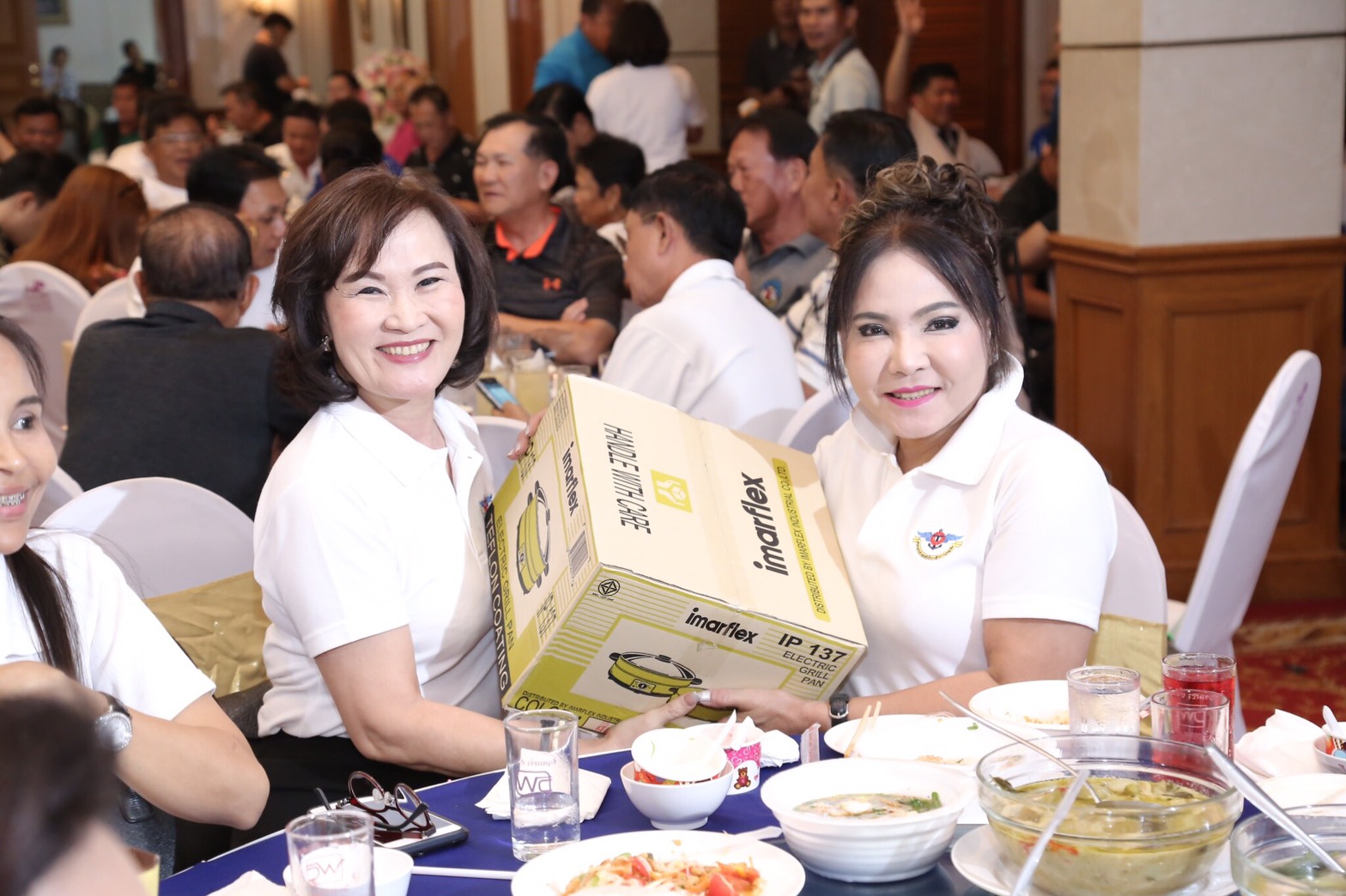 067 เมื่อวันที่ 27 มิถุนายน 2560 นายกสมาคมภริยาฯ พร้อมด้วยคณะกรรมการฯ ร่วมจัดกิจกรรมการแข่งขันกอล์ฟการกุศล สคภ.สป. ณ ศูนย์พัฒนากีฬากองทัพบก รามอินทรา กรุงเทพฯ