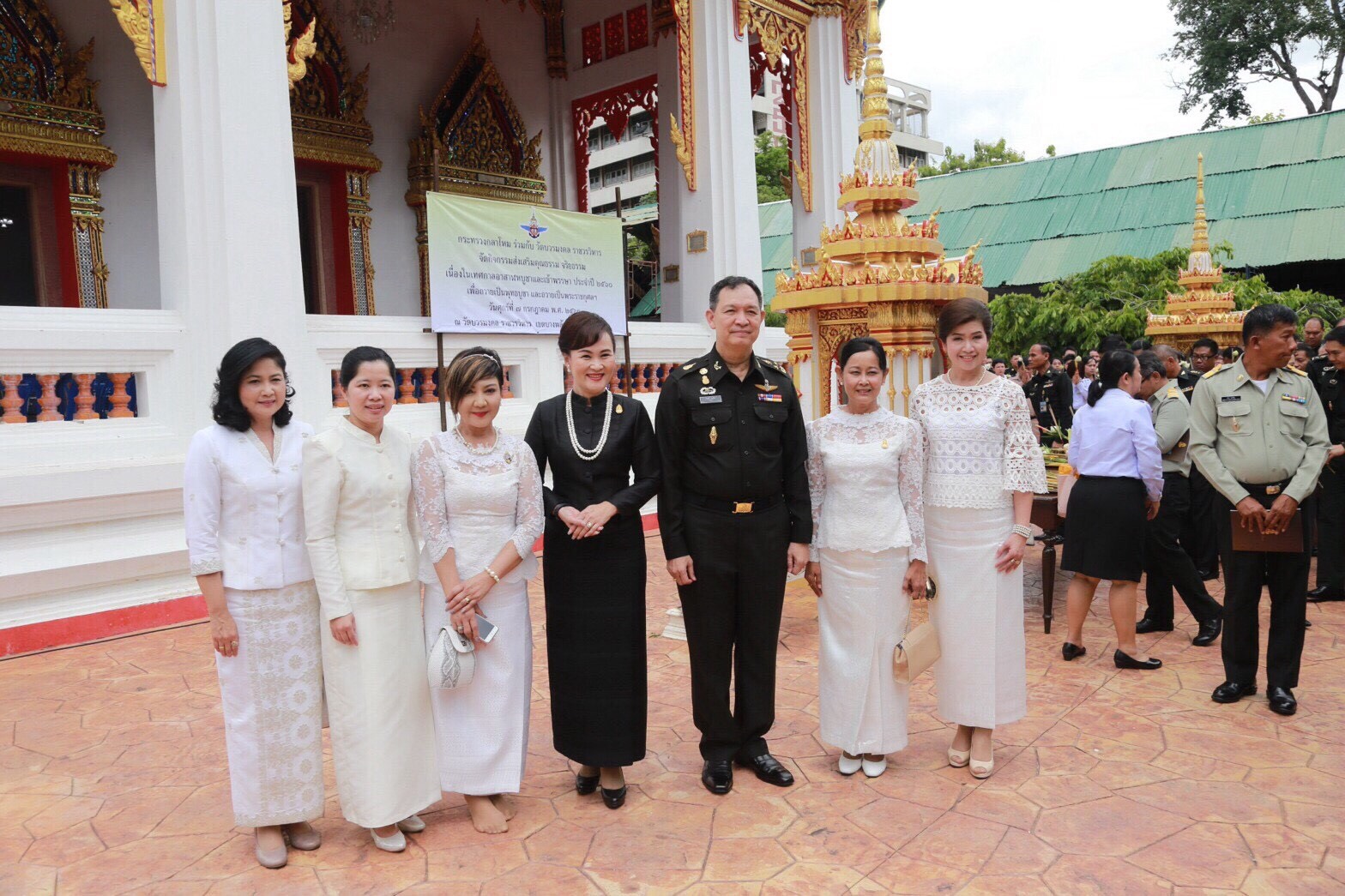 076 เมื่อวันที่ 7 กรกฎาคม 2560 คุณวิไลวรรณ นาเงิน เป็นผู้แทนนายกสมาคมภริยาฯ พร้อมด้วยคณะกรรมการส...