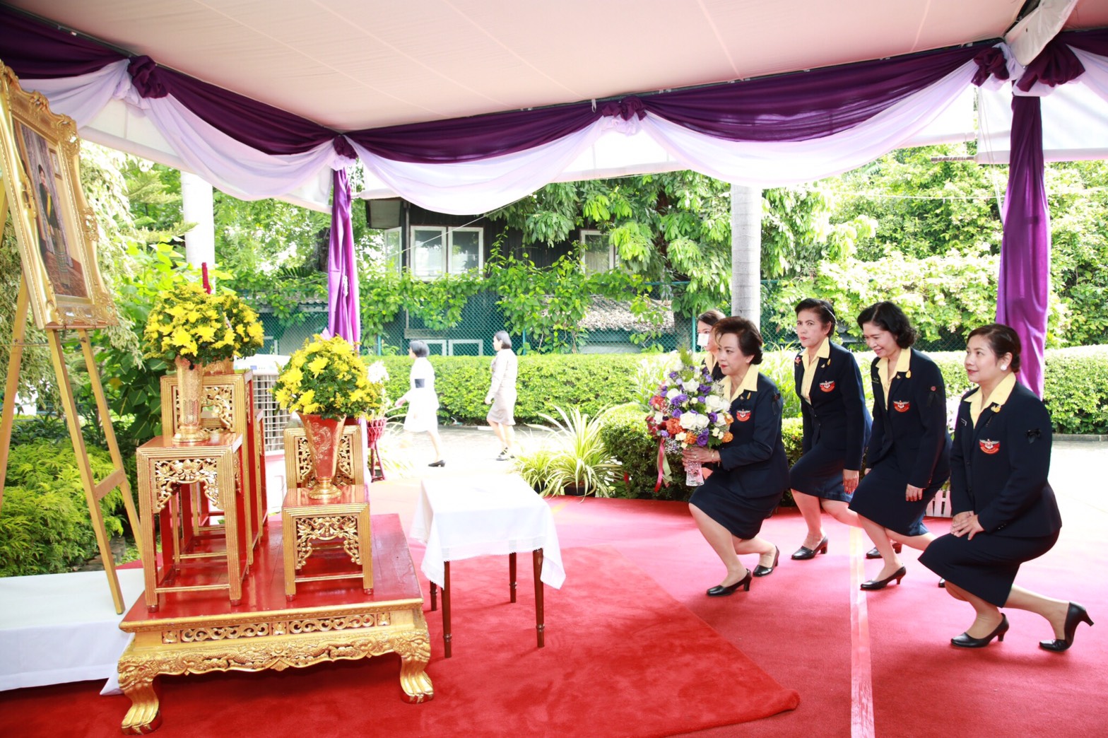 079 เมื่อวันที่ 13 กรกฎาคม 2560 คุณศรีสุภางค์ พงษ์ศิริ เป็นผู้แทนนายกสมาคมภริยาฯ พร้อมด้วยคณะกรรมการสมาคมฯ ถวายแจกันดอกไม้ และลงนามถวายพระพร เนื่องในโอกาสวันคล้ายวันประสูติ พระเจ้าวรวงศ์เธอ พระองค์เจ้าโสมสวลี พระวรราชาทินัดดามาตุ ทรงเจริญพระชันษา ๖๐ ปี ณ วังเทเวศร์ กรุงเทพฯ