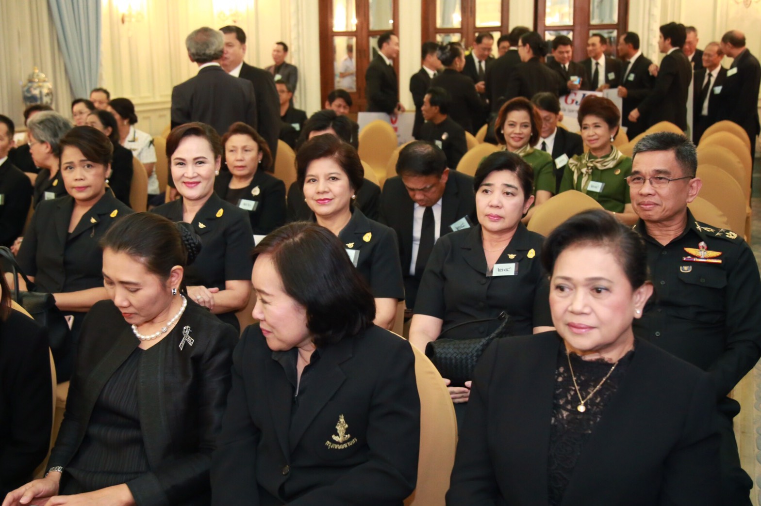 089 เมื่อวันที่ 4 สิงหาคม 2560 นายกสมาคมภริยาฯ พร้อมด้วยคณะกรรมการสมาคมฯ ร่วมมอบเงินบริจาคเพื่อช่วยเหลือผู้ประสบอุทกภัย ในงานประชารัฐร่วมใจ ใต้ร่มพระบารมี โดยมี พล.อ.ประยุทธ์ จันทร์โอชา นายกรัฐมนตรี เป็นผู้รับมอบ ณ ตึกสันติไมตรี (หลังนอก) ทำเนียบรัฐบาล