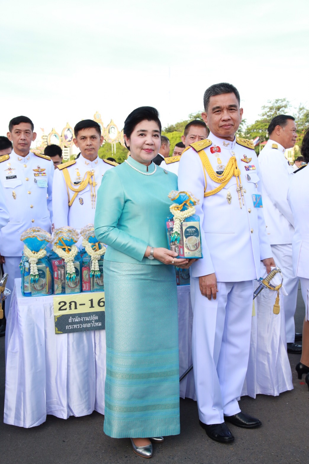 092 เมื่อวันที่ 12 สิงหาคม 2560 นายกสมาคมภริยาฯ ร่วมพิธีเจริญพระพุทธมนต์ถวายพระพรชัยมงคล และ...