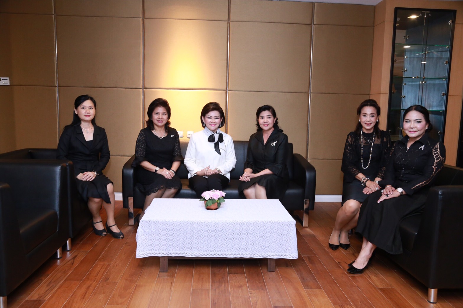 028 เมื่อวันที่ 11 มกราคม 2560 นายกสมาคมภริยาฯ พร้อมด้วยคณะกรรมการสมาคมฯ เข้าอำนวยพรและขอรับพรเน...