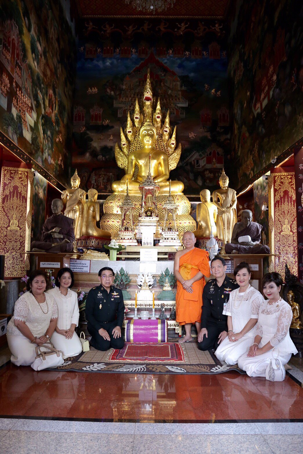 046 เมื่อวันที่ 13 มีนาคม 2560 ประธานฝ่ายกิจกรรมและโครงการสมาคมภริยาฯ เป็นผู้แทนนายกสมาคมภริยาฯ พร้อมด้วยคณะกรรมการสมาคมฯ ร่วมพิธีเปิดกิจกรรมปฏิบัติธรรมนำสุข และบำเพ็ญสาธารณประโยชน์ เทิดทูนสถาบันพระมหากษัตริย์ ถวายเป็นพระราชกุศลแด่พระมหากษัตริย์ และพระบรมวงศานุวงศ์(ครั้งที่ 1) ของสำนักงานปลัดกระทรวงกลาโหม ณ วัดนาคปรก เขตภาษีเจริญ กรุงเทพมหานคร