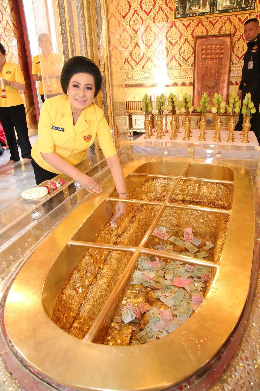 ๐๕๑ เมื่อวันที่ ๒๐ กุมภาพันธ์ ๒๕๖๑ นายกสมาคมภริยาฯ พร้อมด้วยคณะกรรมการสมาคมฯ เดินทางไปตรวจเยี่ยมโครงการต่างๆ ตามนโยบาย ดำเนินการเพื่อช่วยเหลือ ดูแล ครอบครัวกำลังพล ของสำนักงานปลัดกระทรวงกลาโหม ในพื้นที่ของหน่วย ศอว.ศอพท. จ.ลพบุรี