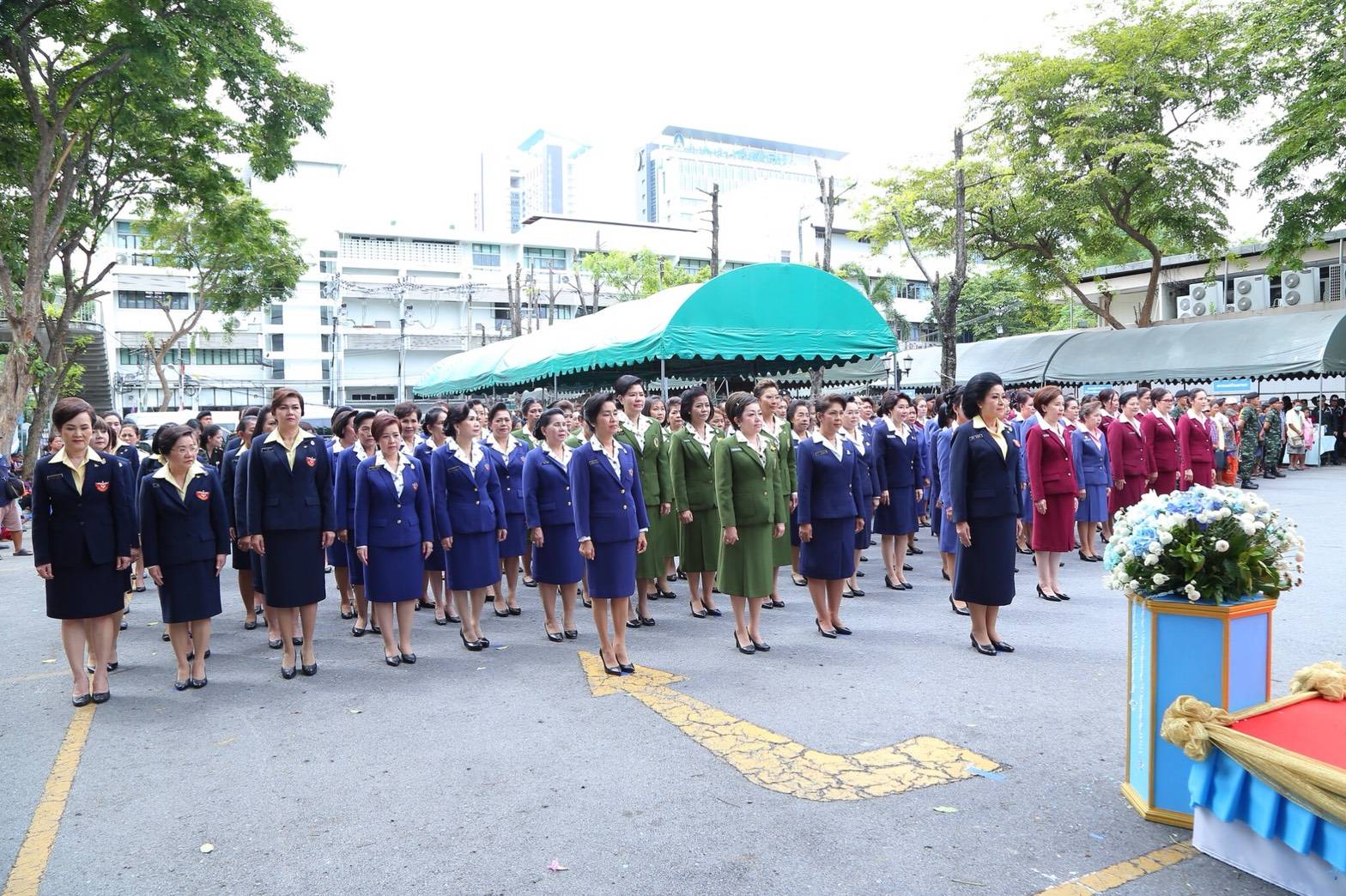 ๐๘๙ เมื่อวันที่ ๙ สิงหาคม ๒๕๖๑ นายกสมาคมภริยาฯ พร้อมด้วย คณะกรรมการฯ ร่วมกิจกรรมเฉลิมพระเกียรติ สมเด็จพระนางเจ้าสิริกิติ์ พระบรมราชินีนาถ ในรัชกาลที่ ๙ เนื่องในโอกาสวันเฉลิมพระชนมพรรษา ๘๖ พรรษา ๑๒ สิงหาคม ๒๕๖๑ ณ แหล่งชุมนุมนายทหาร ร.พ.พระมงกุฏเกล้า กรุงเทพฯ