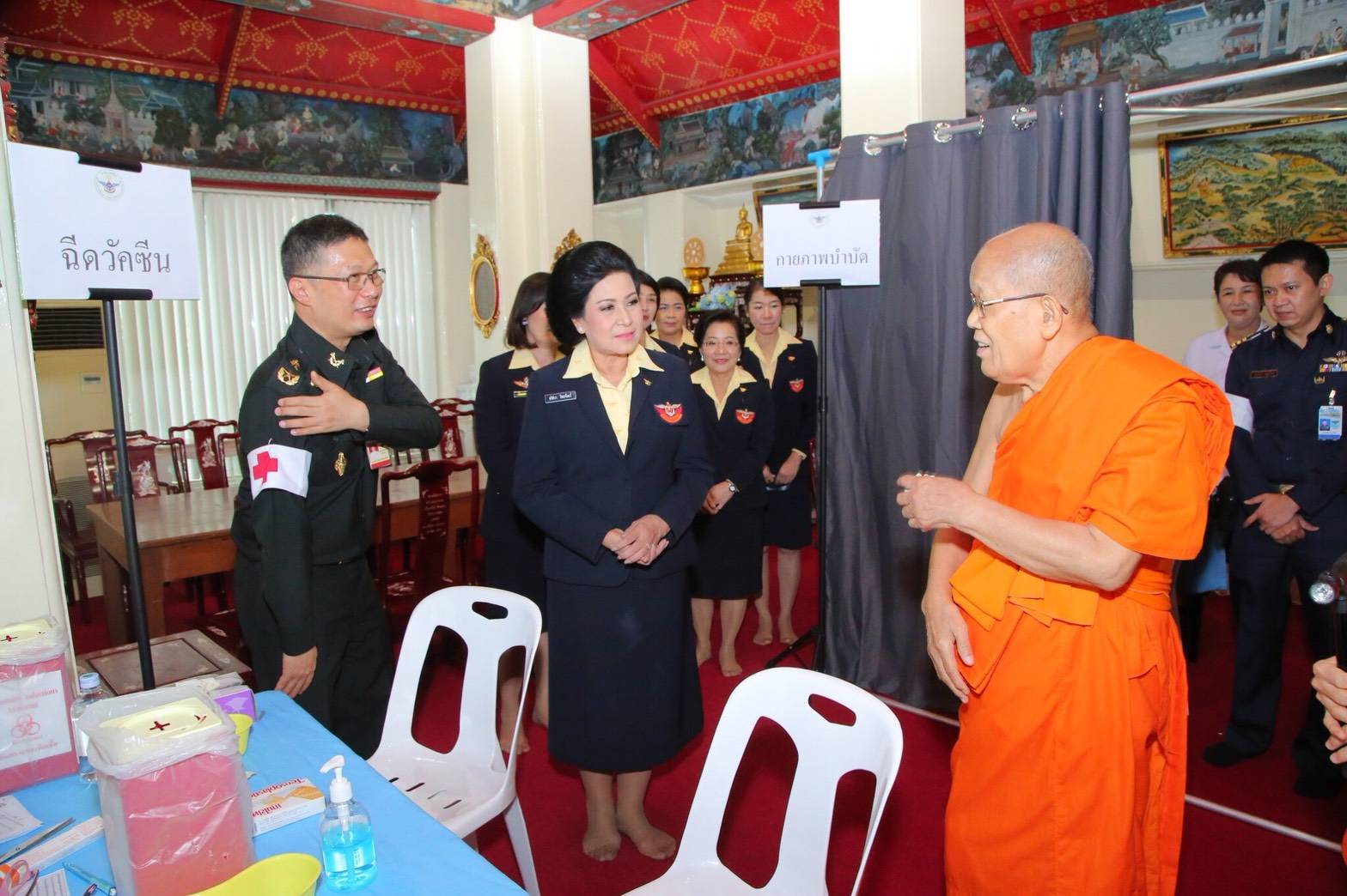 ๐๕๒ เมื่อวันที่ ๒๓ กุมภาพันธ์ ๒๕๖๑ นายกสมาคมภริยาฯ เป็นประธานในพิธีสงฆ์ โครงการบริบาลพระภิกษุสงฆ์ฯ เพื่อถวายเป็นพระราชกุศลแด่ พระบาทสมเด็จพระปรมินทรมหาภูมิพลอดุลยเดช บรมนาถบพิตร ณ ศาลาเลื่อนศักดิ์ เจียมอุดม วัดพระเชตุพนวิมลมังคลารามราชวรมหาวิหาร (วัดโพธิ์) กรุงเทพฯ