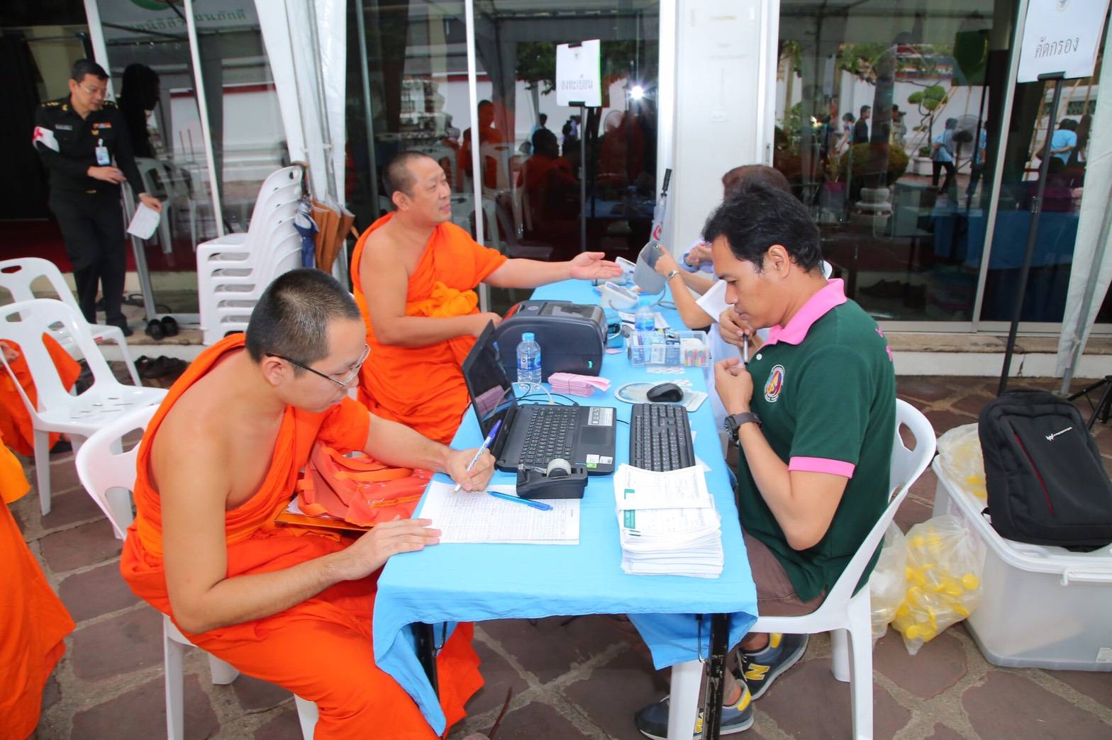 ๐๕๒ เมื่อวันที่ ๒๓ กุมภาพันธ์ ๒๕๖๑ นายกสมาคมภริยาฯ เป็นประธานในพิธีสงฆ์ โครงการบริบาลพระภิกษุสงฆ์ฯ เพื่อถวายเป็นพระราชกุศลแด่ พระบาทสมเด็จพระปรมินทรมหาภูมิพลอดุลยเดช บรมนาถบพิตร ณ ศาลาเลื่อนศักดิ์ เจียมอุดม วัดพระเชตุพนวิมลมังคลารามราชวรมหาวิหาร (วัดโพธิ์) กรุงเทพฯ