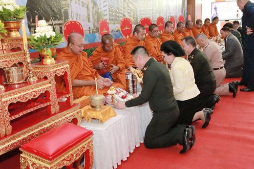 ๐๖๑ เมื่อวันศุกร์ที่ ๒๐ เมษายน ๒๕๖๑ คุณนริศรา ทิพยจันทร์ นายกสมาคมภริยาข้าราชการสำนักงานปลัดกระทรวงกลาโหม พร้อมด้วยคณะกรรมการสมาคมฯ ร่วมงานวันคล้ายวันสถาปนา กรมการเงินกลาโหม ประจำปี ๒๕๖๑ ครบรอบปีที่ ๑๓๑ (๘ เมษายน ๒๕๖๑)ณ ห้องพิธี บริเวณโถงชั้น ๑ ด้านทิศเหนือ อาคารสำนักงานปลัดกระทรวงกลาโหม (ศรีสมาน)