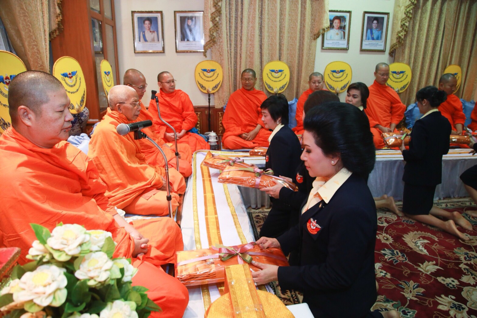 ๐๑๒ เมื่อวันที่ ๙ พฤศจิกายน ๒๕๖๐ นายกสมาคมภริยาฯ เป็นประธานจัดงานวันคล้ายวันสถาปนาสมาคมฯ ครบรอบ ๒๗ ปี ณ ที่ทำการสมาคมฯ (ตึกโดม) ภายในกรมการพลังงานทหาร ศูนย์การอุตสาหกรรมป้องกันประเทศและพลังงานทหาร เขตราชเทวี และ ห้องพินิตประชานาถในศาลาว่าการกลาโหม
