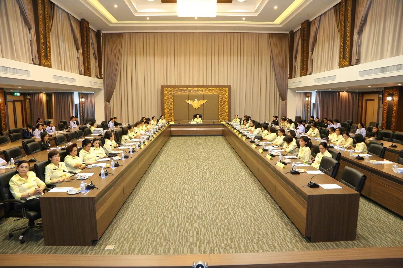 ๑๑๐ เมื่อวันที่ ๒๕ กันยายน ๒๕๖๑ นายกสมาคมภริยาฯ เป็นประธานการประชุม คณะกรรมการสมาคมฯครั้งที่ ๔/๒๕๖๑ เพื่อรายงานสรุปผลการปฏิบัติงานของสมาคมฯ ตลอดปีที่ผ่านมา ณ ห้องประชุม ชั้น ๖ อาคารสำนักงานปลัดกระทรวงกลาโหม พื้นที่ถนนศรีสมาน จ.นนทบุรี