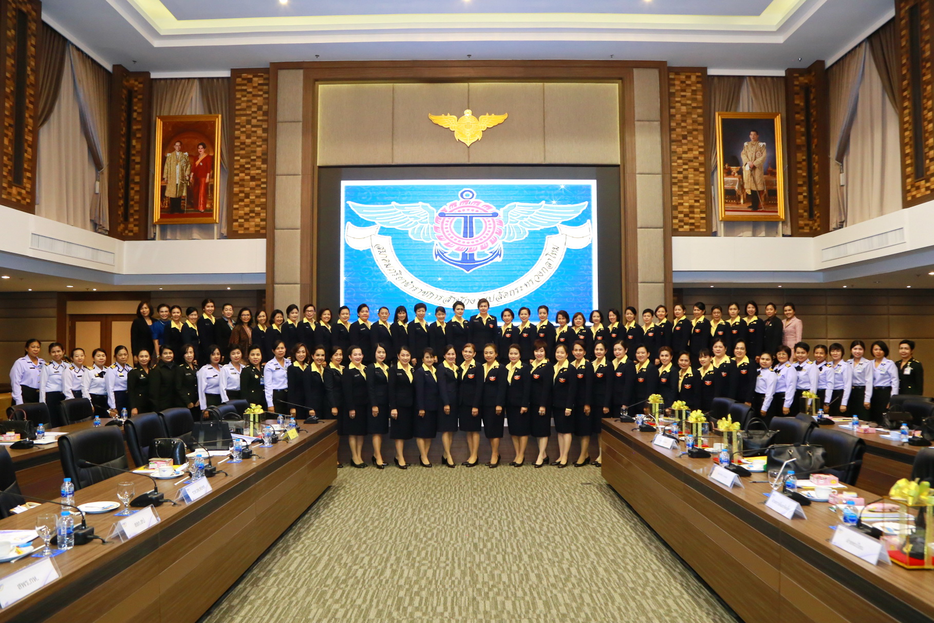 008 เมื่อวันที่ ๙ ตุลาคม ๒๕๖๒ นายกสมาคมภริยาฯ เป็นประธานการประชุมใหญ่สามัญประจำปีงบประมาณ ๒๕๖๓ เพื่อมอบนโยบายและแนวทางการทำงานให้แก่สมาชิกสามัญและสมาชิกวิสามัญ ณ ห้องประชุม ชั้น ๖ อาคารสำนักงานปลัดกระทรวงกลาโหม (พื้นที่ศรีสมาน)