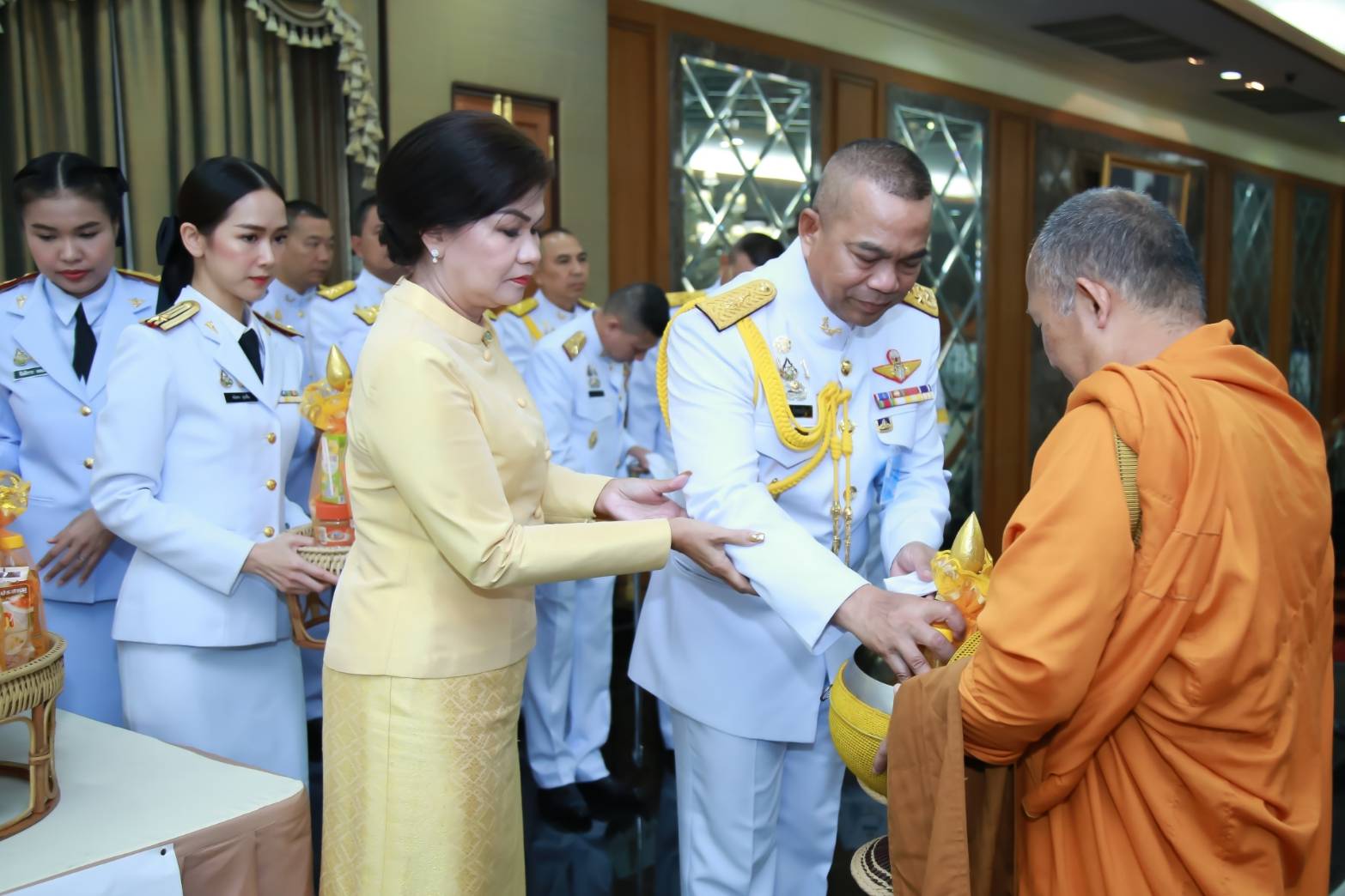 009 เมื่อวันที่ ๑๑ ตุลาคม ๒๕๖๒ นายกสมาคมภริยาฯ พร้อมด้วยคณะกรรมการฯ ร่วมพิธีทำบุญตักบาตรและพิธีสวดพระพุทธมนต์ ถวายเป็นพระราชกุศลแด่ พระบาทสมเด็จพระบรมชนกาธิเบศร มหาภูมิพลอดุลยเดชมหาราช บรมนาถบพิตร เนื่องในโอกาสวันคล้ายวันสวรรคต ณ ศาลาว่าการกลาโหม เขตพระนคร กรุงเทพฯ