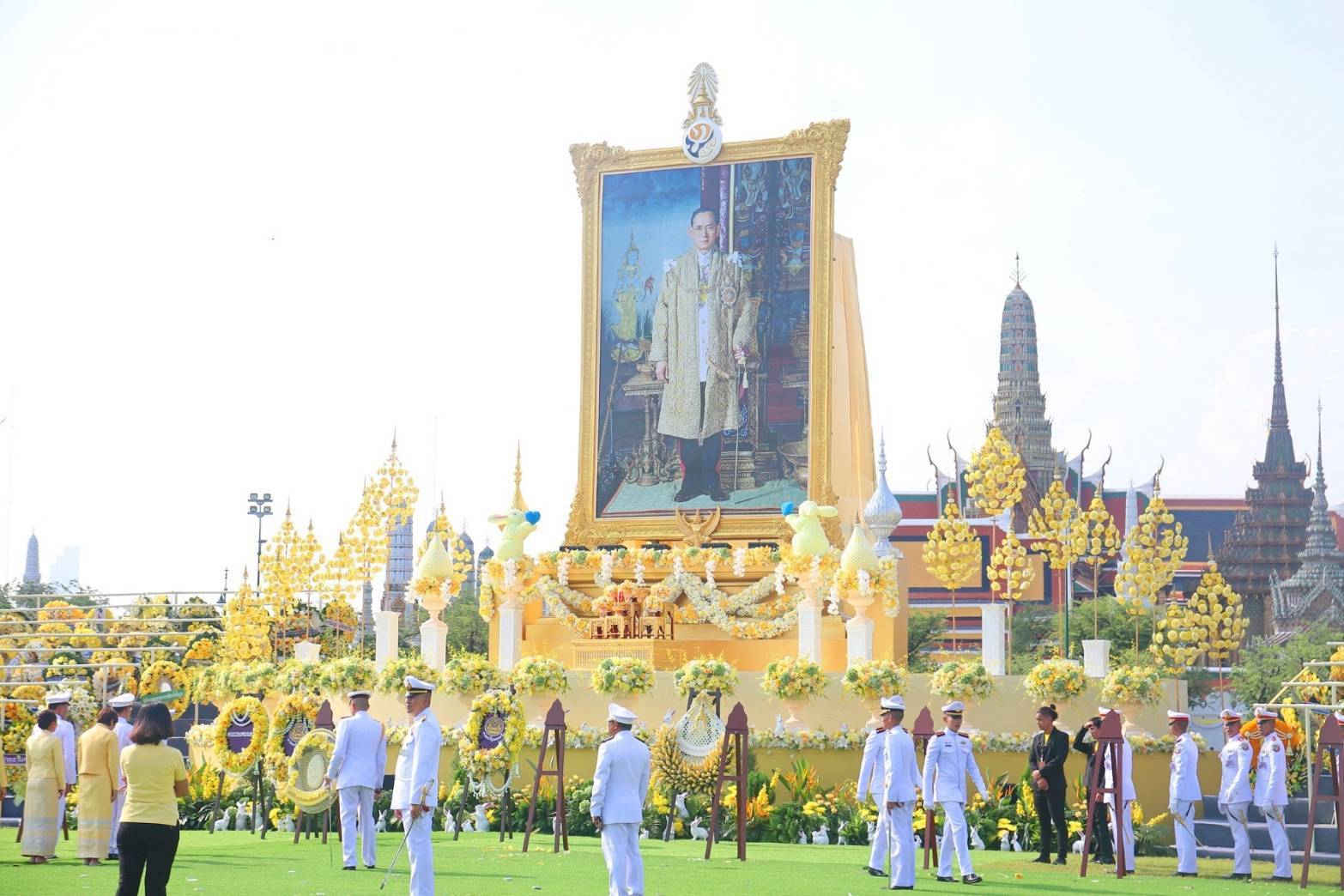 010 เมื่อวันที่ ๑๓ ตุลาคม ๒๕๖๒ คุณยุคลธร เกษโกวิท อุปนายกสมาคมภริยาฯ เป็นผู้แทนนายกสมาคมฯ พร้อมด้วยคณะกรรมการฯ ร่วมพิธีวางพวงมาลา น้อมรำลึกในพระมหากรุณาธิคุณ เนื่องในวันคล้ายวันสวรรคตพระบาทสมเด็จพระบรมชนกาธิเบศร มหาภูมิพลอดุลยเดชมหาราช บรมนาถบพิตร ณ มณฑลพิธีท้องสนามหลวง กรุงเทพฯ