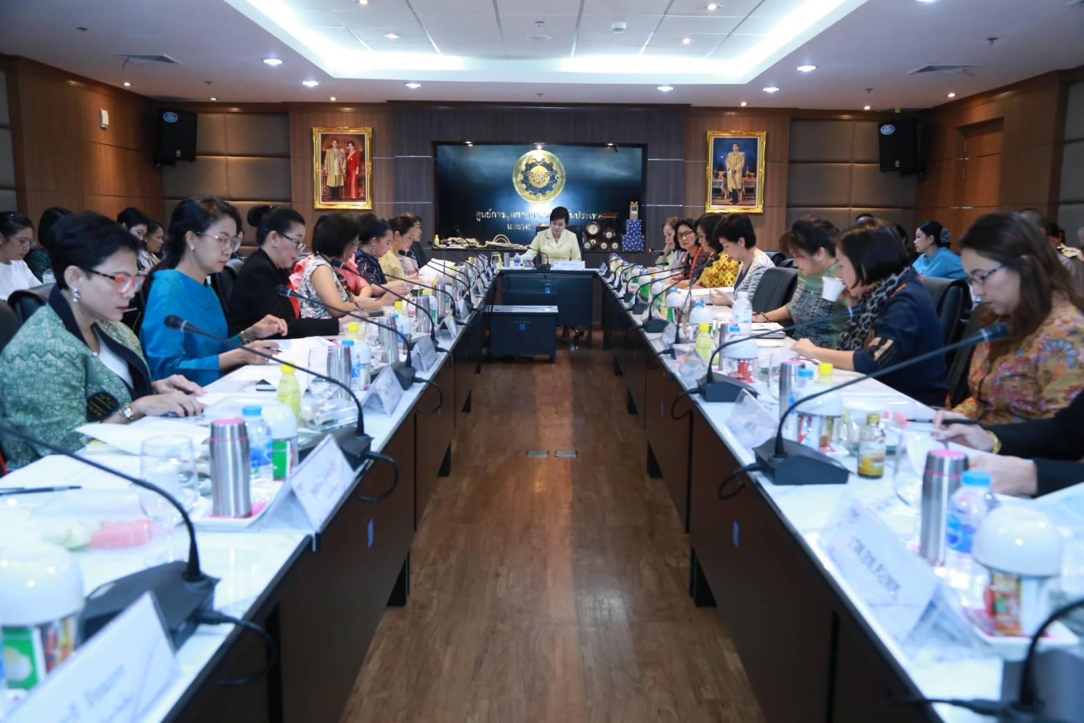017 เมื่อวันที่ ๒๑ ตุลาคม ๒๕๖๒ นายกสมาคมภริยาฯ เป็นประธานการประชุมเตรียมการจัดงานกาชาด และการจัดงานวันคล้ายวันสถาปนาสมาคมฯ ครบรอบปีที่ ๒๙ ณ ห้องประชุม ชั้น ๘ ศูนย์การอุตสาหกรรมป้องกันประเทศและพลังงานทหาร อาคารสำนักงานปลัดกระทรวงกลาโหม (พื้นที่ศรีสมาน)