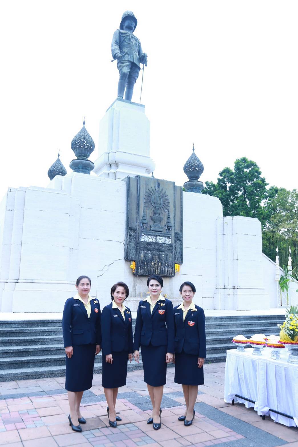 027 เมื่อวันที่ ๑๔ พฤศจิกายน ๒๕๖๒ คุณยุคลธร เกษโกวิท อุปนายกสมาคมภริยาฯ เป็นผู้แทนนายกสมาคมฯ พร้อมด้วยคณะกรรมการสมาคมฯ ร่วมพิธีบวงสรวง พระราชานุสาวรีย์ รัชกาลที่ ๖ ณ สวนลุมพินี กรุงเทพฯ