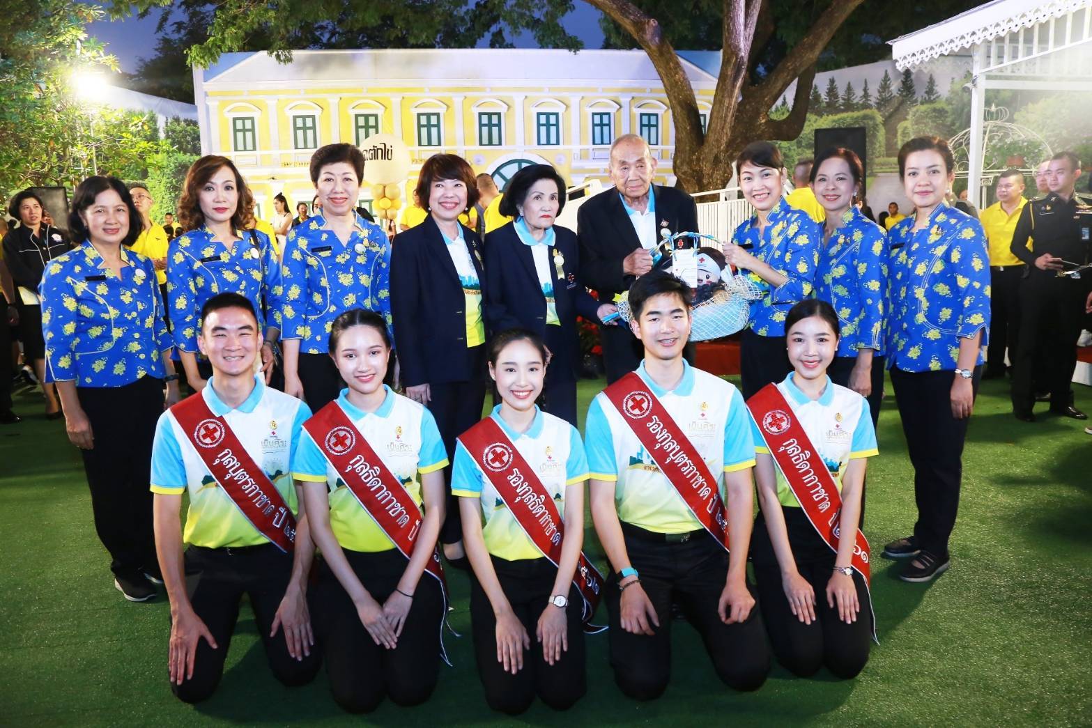 029 เมื่อวันที่ ๑๘ พฤศจิกายน ๒๕๖๒ คุณศิริรัตน์ นิลสมัย อุปนายกสมาคมภริยาฯ เป็นผู้แทนนายกสมาคมฯ พร้อมด้วยคณะกรรมการฯ ให้การต้อนรับคณะผู้บังคับบัญชาและสมาคมแม่บ้านจาก กองบัญชาการทหารสูงสุด เหล่าทัพ และตำรวจ ณ สวนลุมพินี กรุงเทพฯ