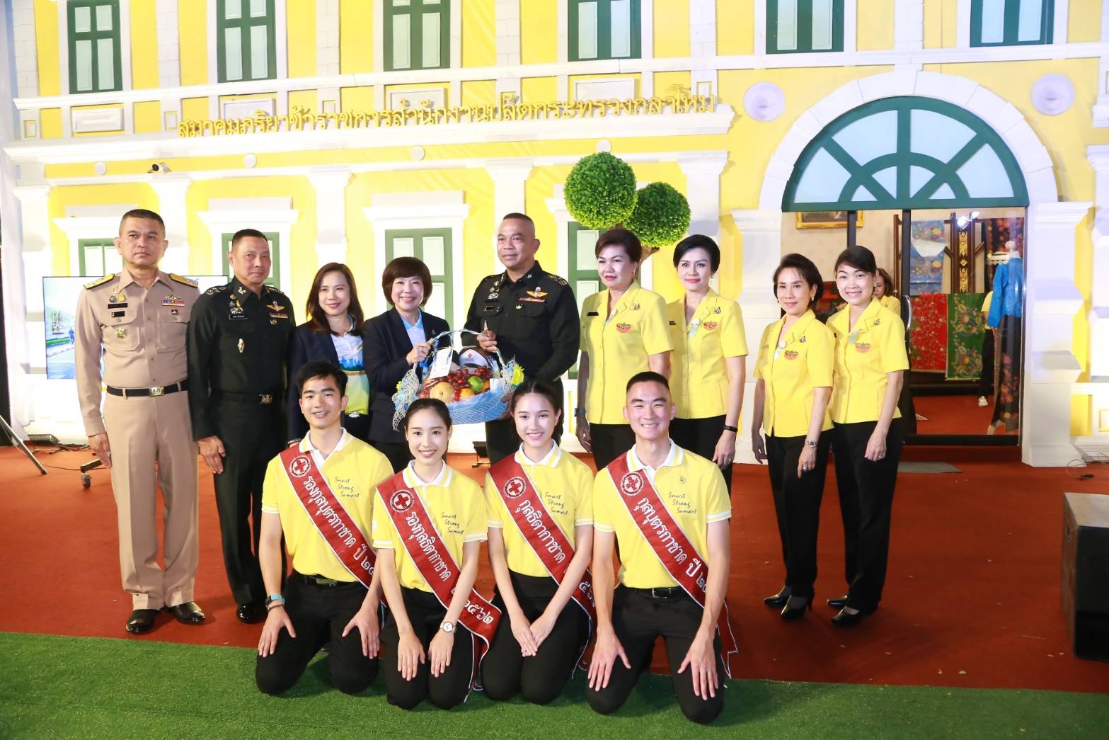 032 เมื่อวันที่ ๑๙ พฤศจิกายน ๒๕๖๒ พลเอก ณัฐ อินทรเจริญ ปลัดกระทรวงกลาโหม และคุณรมิดา อินทรเจริญ ...