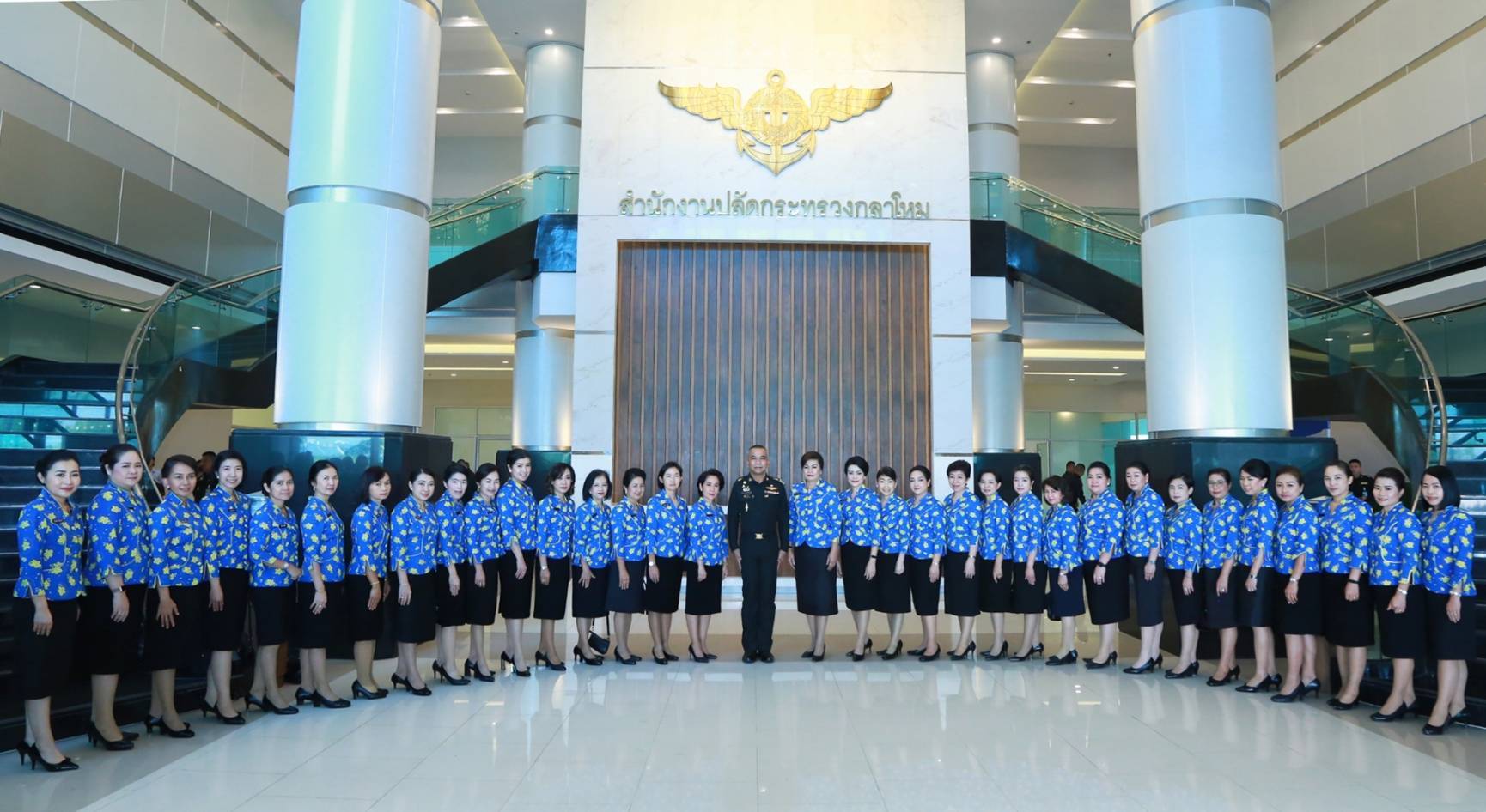 057 เมื่อวันที่ ๙ มกราคม ๒๕๖๓ นายกสมาคมภริยาฯ พร้อมด้วยคณะกรรมการฯ ร่วมพิธีเจริญพระพุทธมนต์ และฟังธรรมในเทศกาลวันขึ้นปีใหม่ พุทธศักราช ๒๕๖๓ ณ ห้องสนามไชย ๑ อาคารอเนกประสงค์ สำนักงานปลัดกระทรวงกลาโหม พื้นที่ศรีสมาน