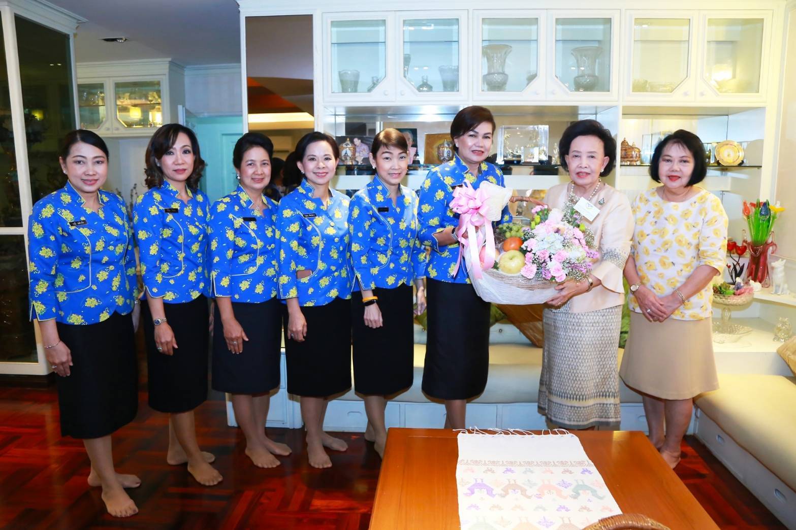 058 เมื่อวันที่ ๙ มกราคม ๒๕๖๓ นายกสมาคมภริยาฯ พร้อมด้วยคณะกรรมการฯ เข้าอำนวยพรและขอรับพร คุณหญิงแสงเดือน ณ นคร ประธานมูลนิธิสงเคราะห์ครอบครัวทหารผ่านศึก เนื่องในโอกาสวันขึ้นปีใหม่ พุทธศักราช ๒๕๖๓ ณ บ้านพักเขตพญาไท กรุงเทพฯ