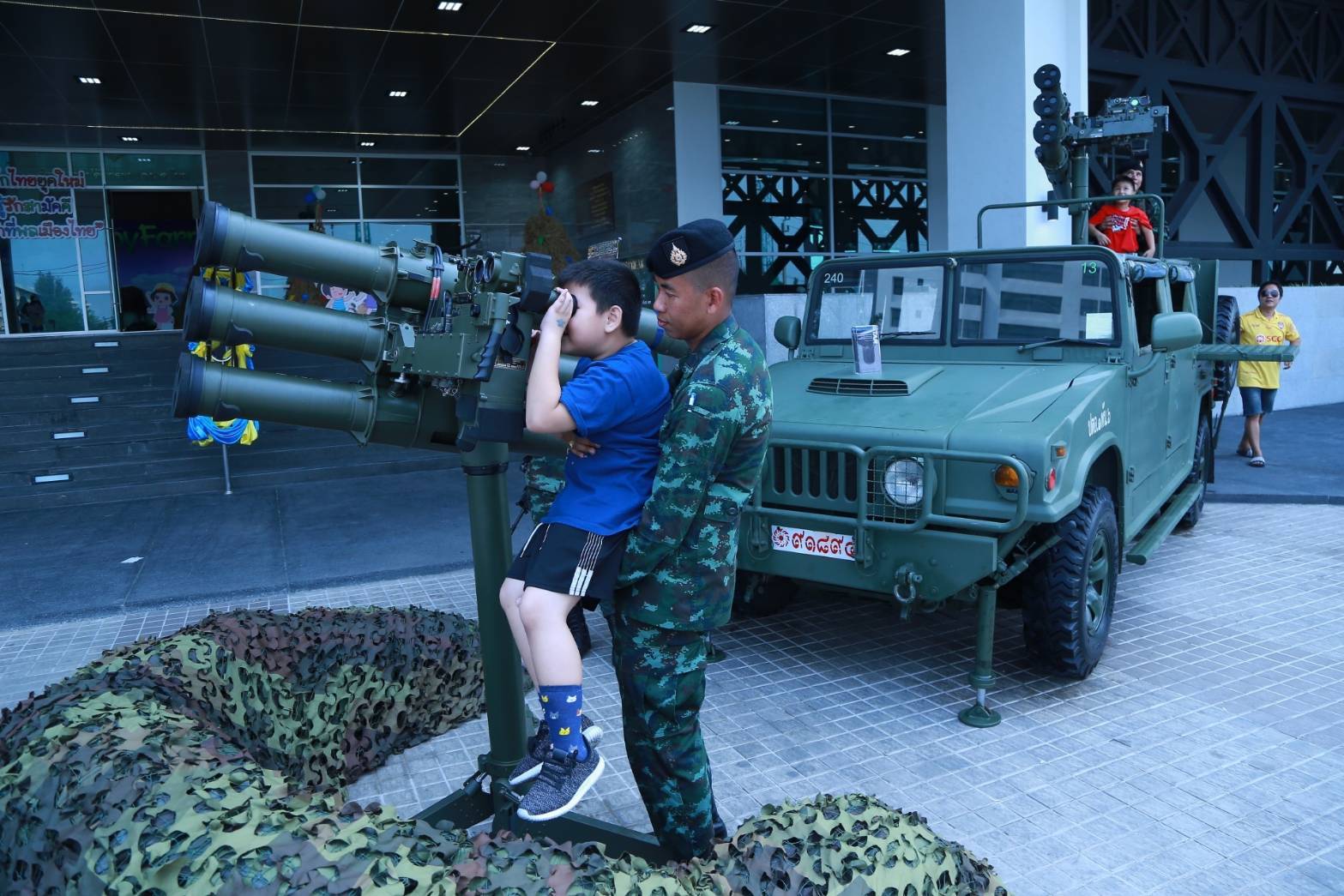 059 เมื่อวันที่ ๑๑ มกราคม ๒๕๖๓ นายกสมาคมภริยาฯ พร้อมด้วยคณะกรรมการฯ ร่วมกิจกรรมวันเด็กแห่งชาติ ประจำปี ๒๕๖๓ ณ อาคารอเนกประสงค์ สำนักงานปลัดกระทรวงกลาโหม พื้นที่ศรีสมาน