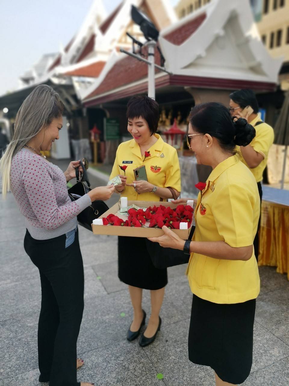 069 เมื่อวันที่ ๓๑ มกราคม ๒๕๖๓ นายกสมาคมภริยาฯ นำคณะกรรมการฯ จำหน่ายดอกป๊อบปี้ ภายในศาลาว่าการกลาโหม และแหล่งชุมชนรอบๆกระทรวงกลาโหม เพื่อนำรายได้ไปมอบให้มูลนิธิสงเคราะห์ครอบครัวทหารผ่านศึก นำไปช่วยเหลือทหารผ่านศึกและครอบครัว ตลอดจนสาธารณกุศลต่างๆ