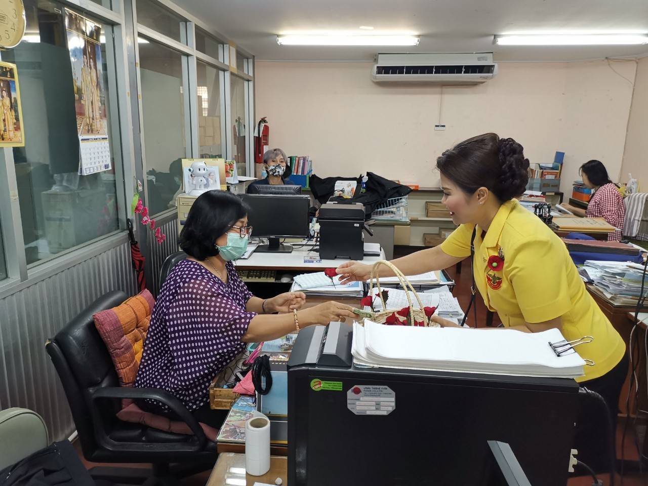 070 เมื่อวันที่ ๓๑ มกราคม ๒๕๖๓ นายกสมาคมภริยาฯ เป็นประธานในพิธีมอบทุนการศึกษา ประจำปี ๒๕๖๒ ของบุตรข้าราชการสำนักงานปลัดกระทรวงกลาโหม ณ ห้องสนามไชย ๒ อาคารอเนกประสงค์ สำนักงานปลัดกระทรวงกลาโหม (พื้นที่ศรีสมาน)