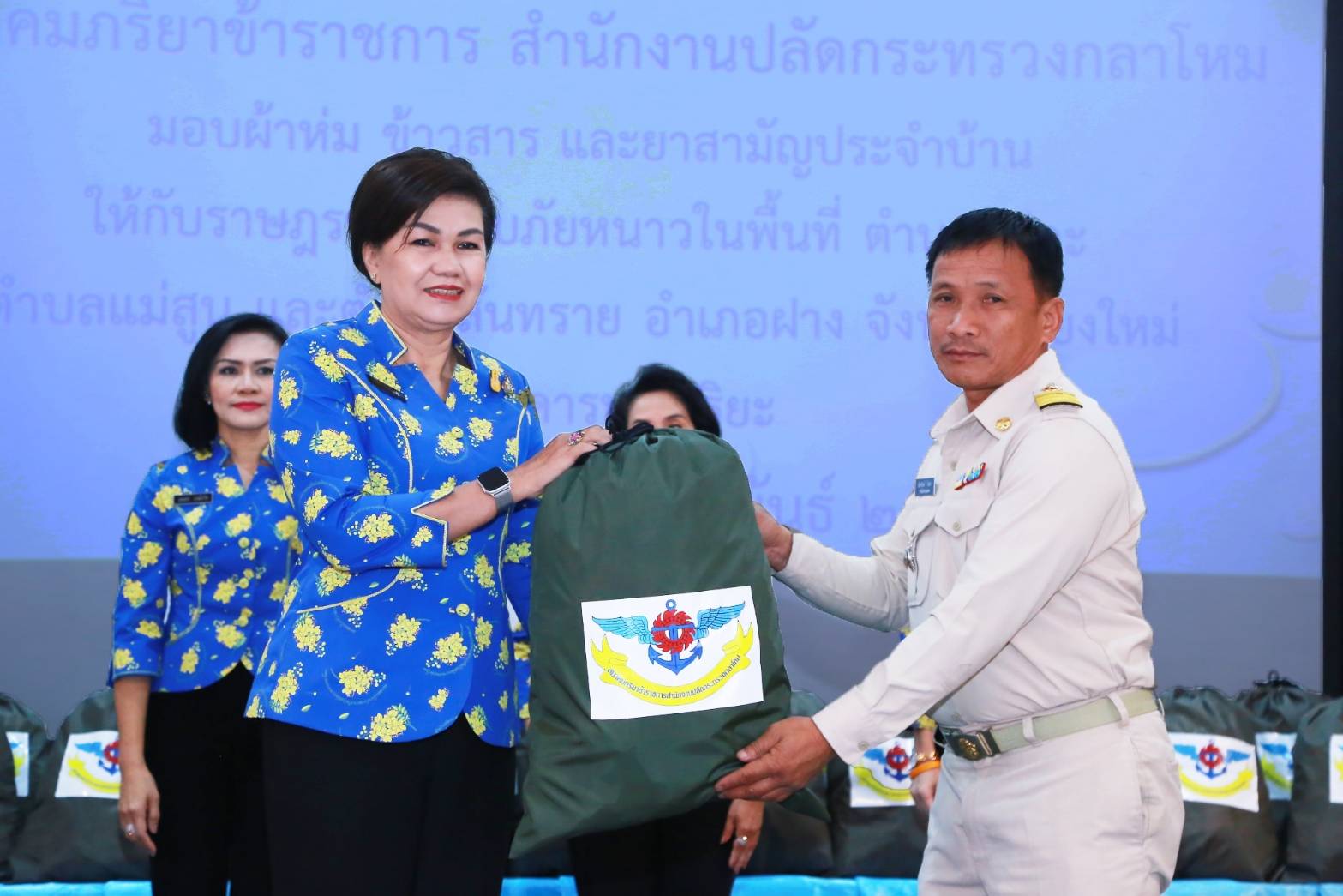 073 เมื่อวันที่ ๔-๗ กุมภาพันธ์ ๒๕๖๓ คุณรมิดา อินทรเจริญ นายกสมาคมภริยาฯ พร้อมด้วยคณะกรรมการฯ เดินทางไปตรวจเยี่ยมโครงการต่างๆ ของสมาคมฯ ณ ศูนย์พัฒนาปิโตรเลียมภาคเหนือ กรมการพลังงานทหาร ศูนย์การอุตสาหกรรมป้องกันประเทศและพลังงานทหาร อ.ฝาง จ.เชียงใหม่